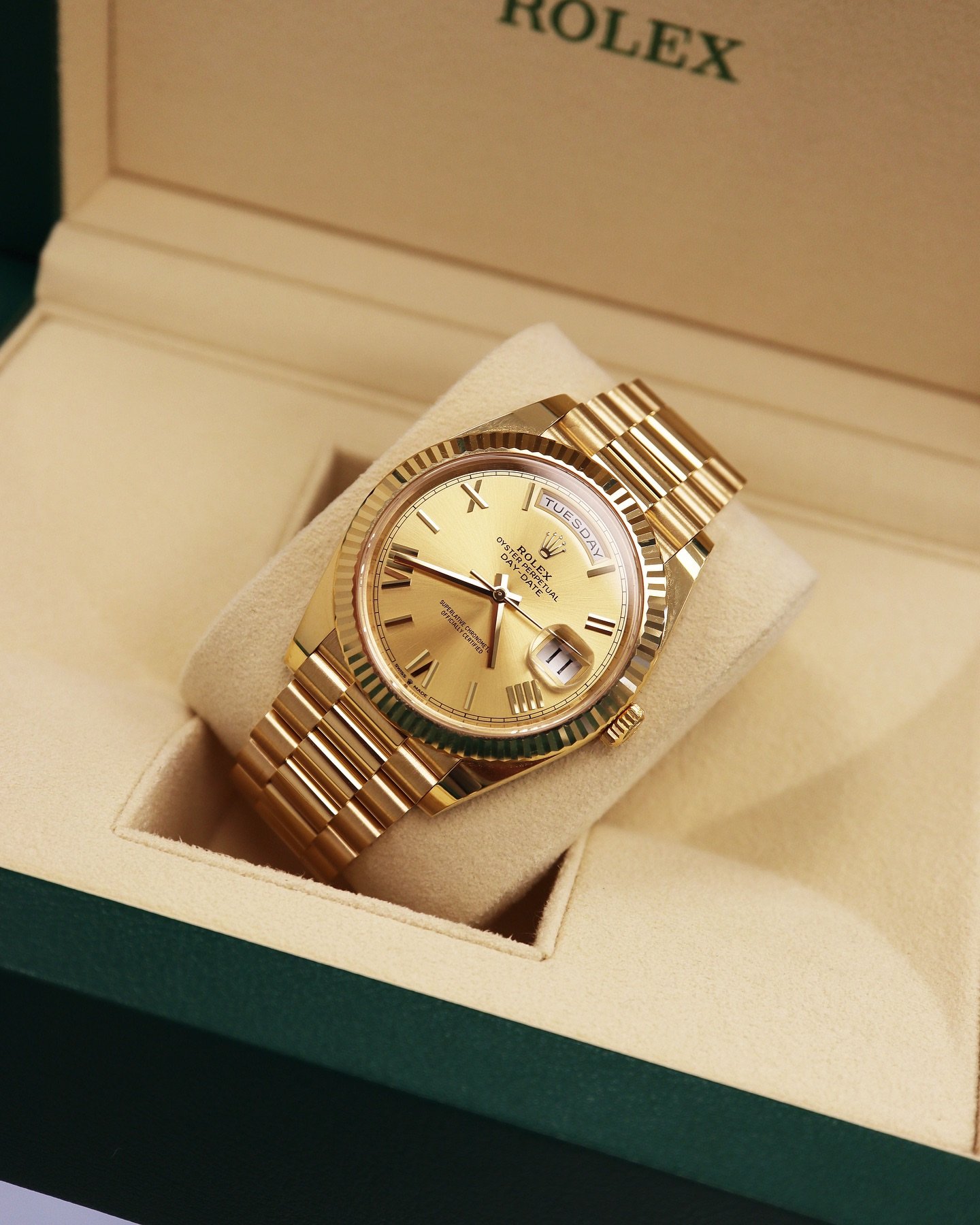 Role_x oyster Perpetual Day Date 40 Battery Gold-Gold - Image 4