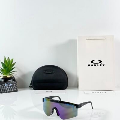 Oakley_C4_Black_Revo