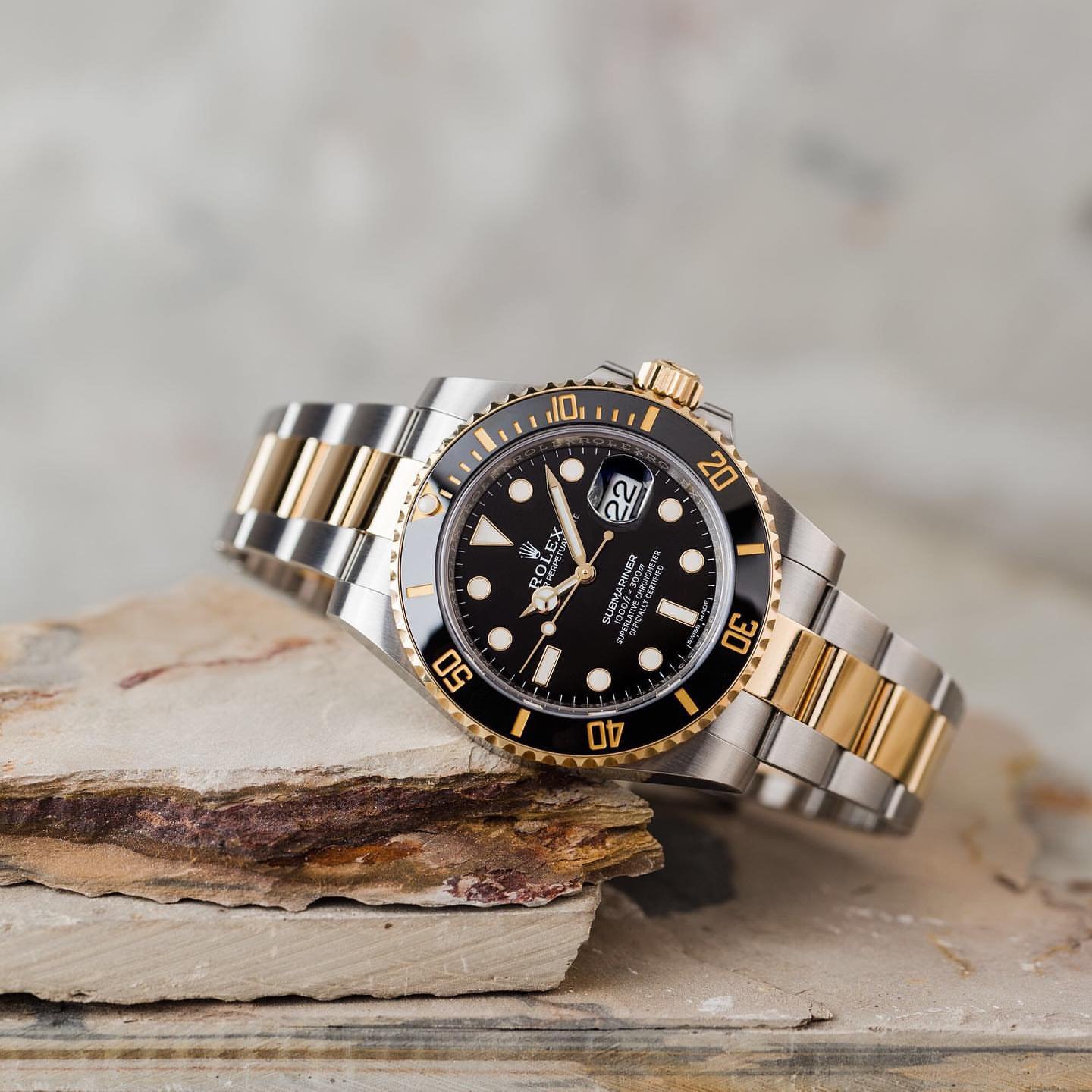 Role_x Oyster Perpetual Submarine 2Ton-Gold-Black - Image 4