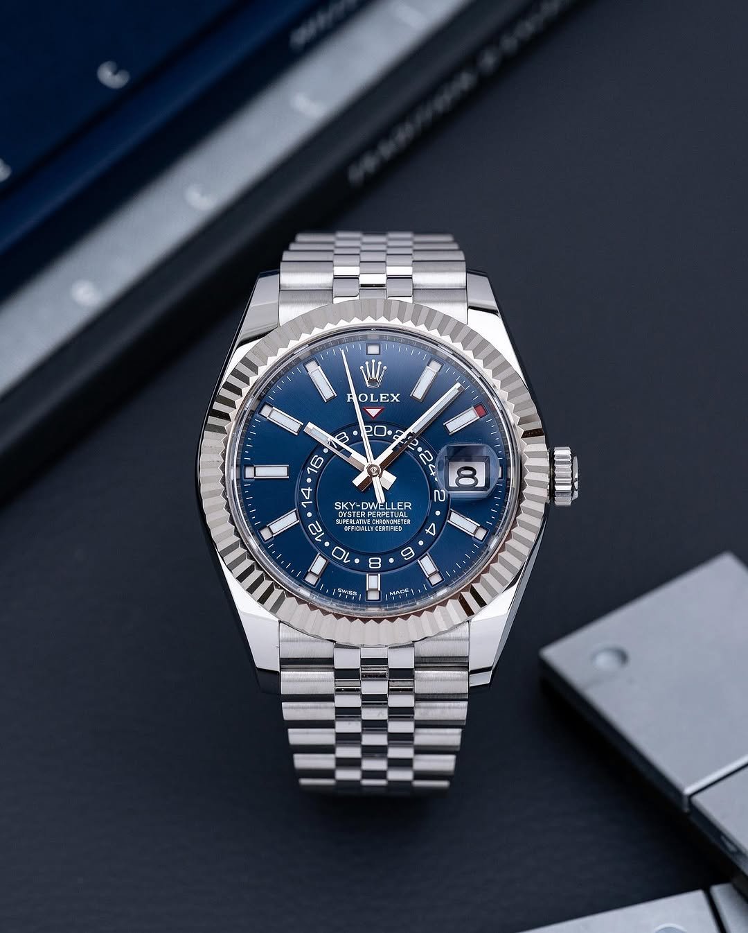 Role_x Oyster Perpetual Sky Dweller Silver-Blue