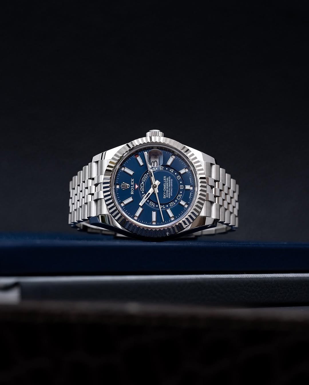 Role_x Oyster Perpetual Sky Dweller Silver-Blue - Image 2