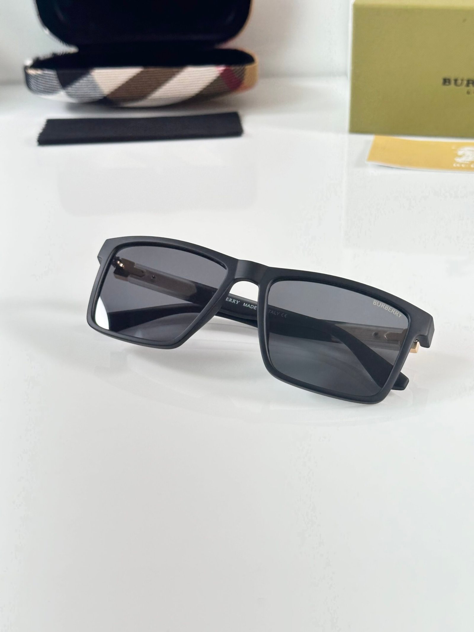 Burberry_8233_Mate_Black - Image 3