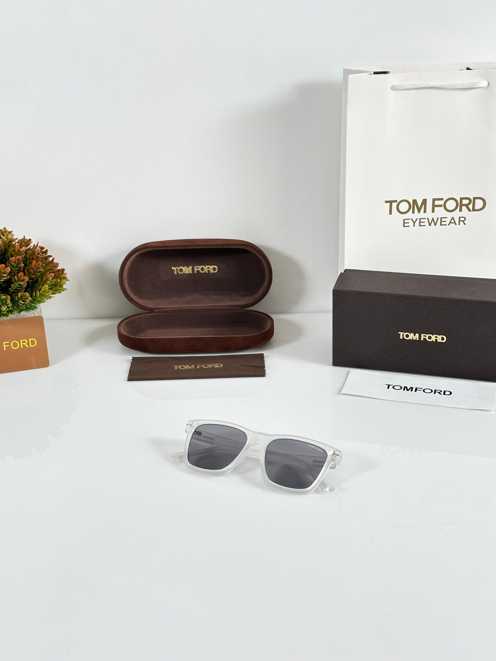 Tomford 395 Ice Black - Image 4
