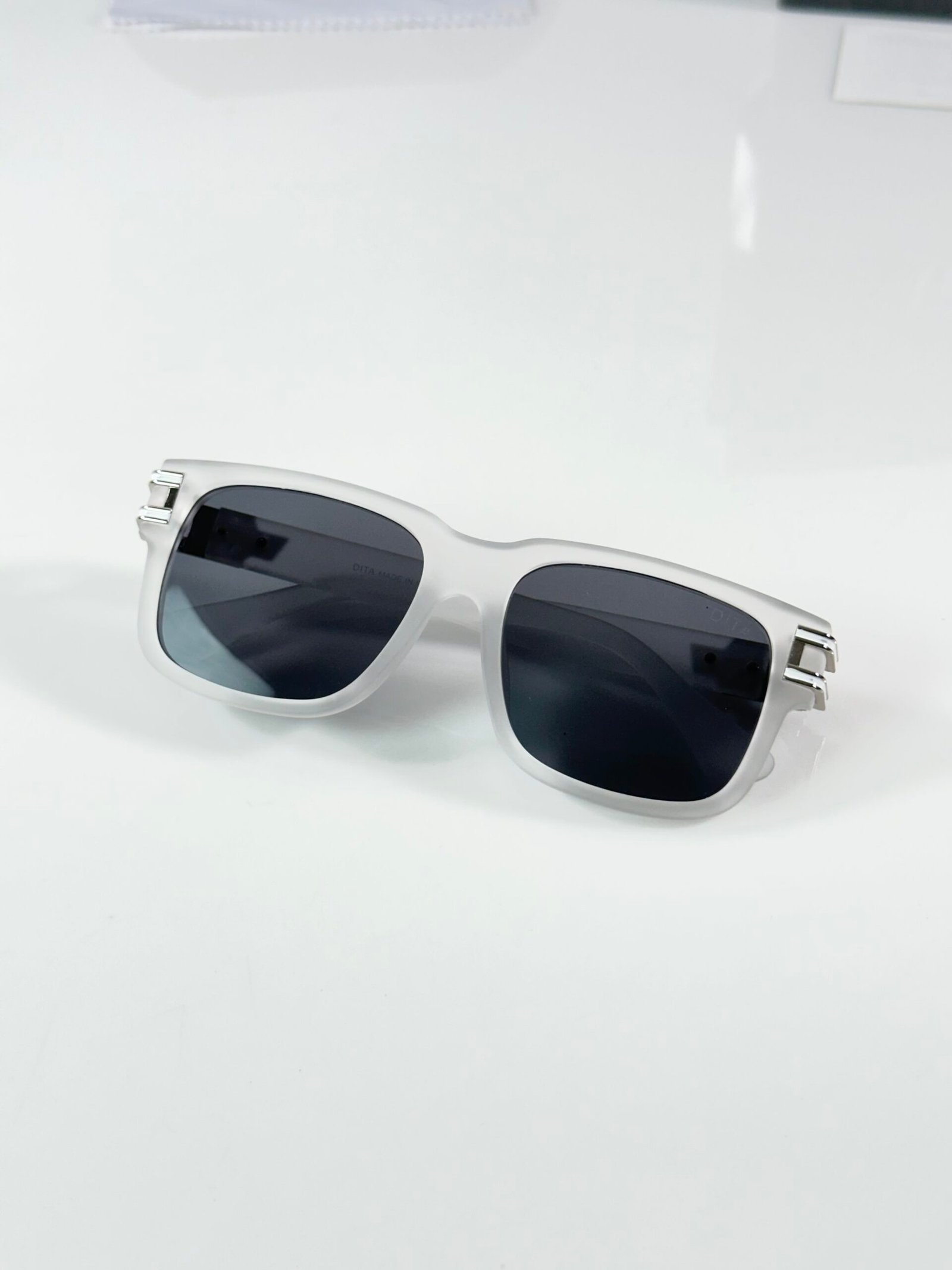 Dita 330 Ice Black - Image 3
