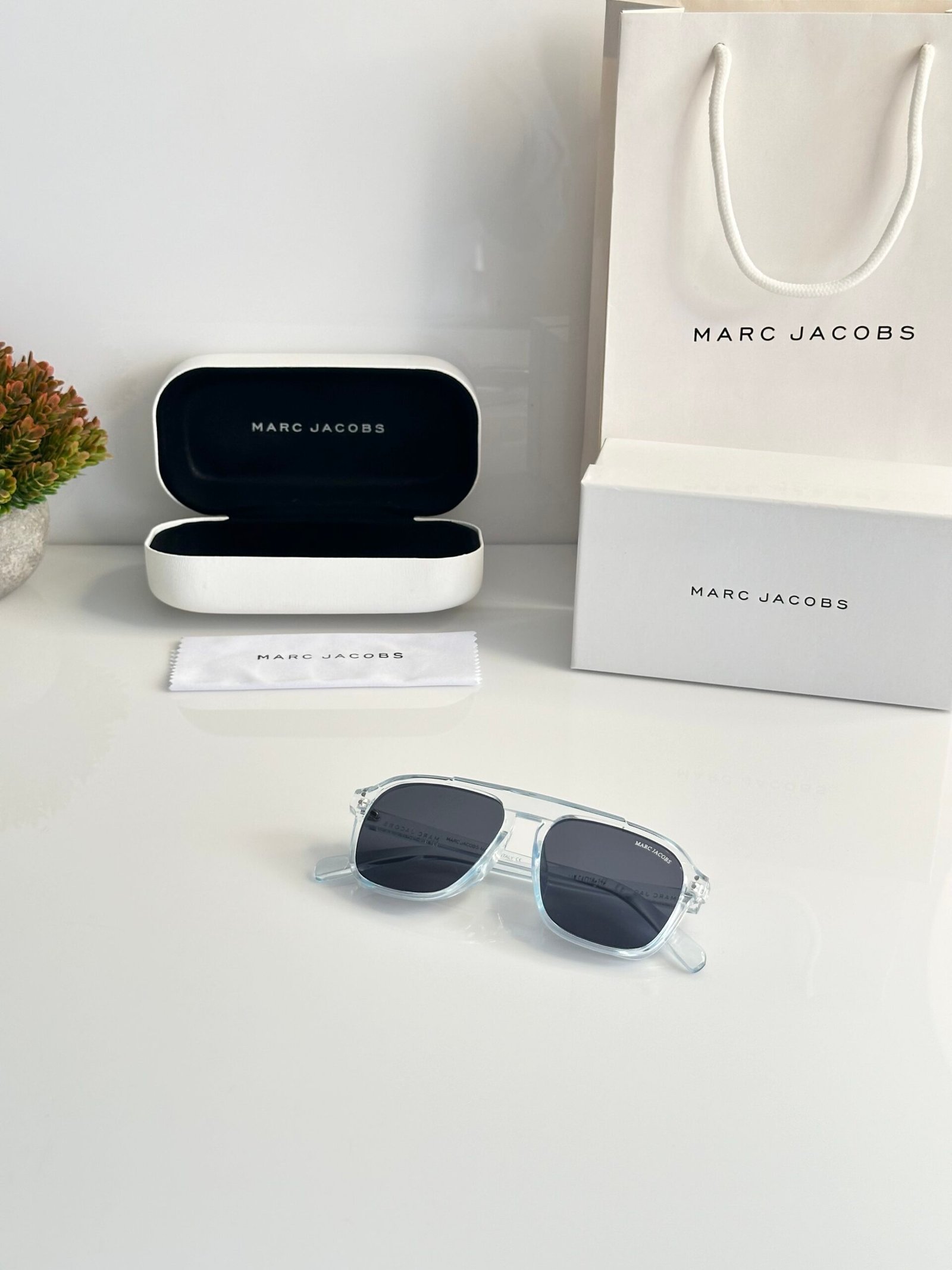 Marc Jacobs 217 Water Blue Black - Image 4