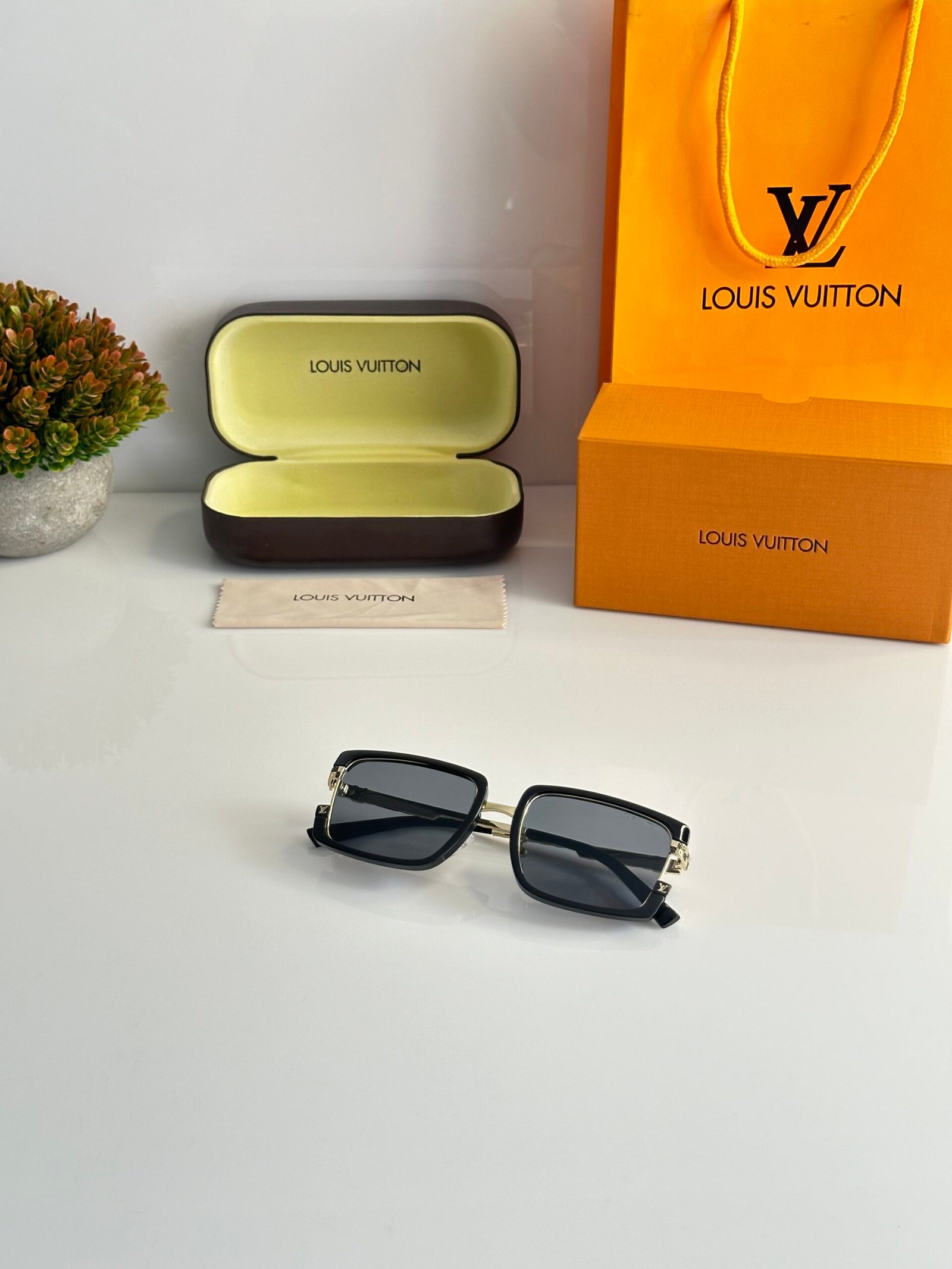 Louis_Vuitton_7295_Gold_Black - Image 4