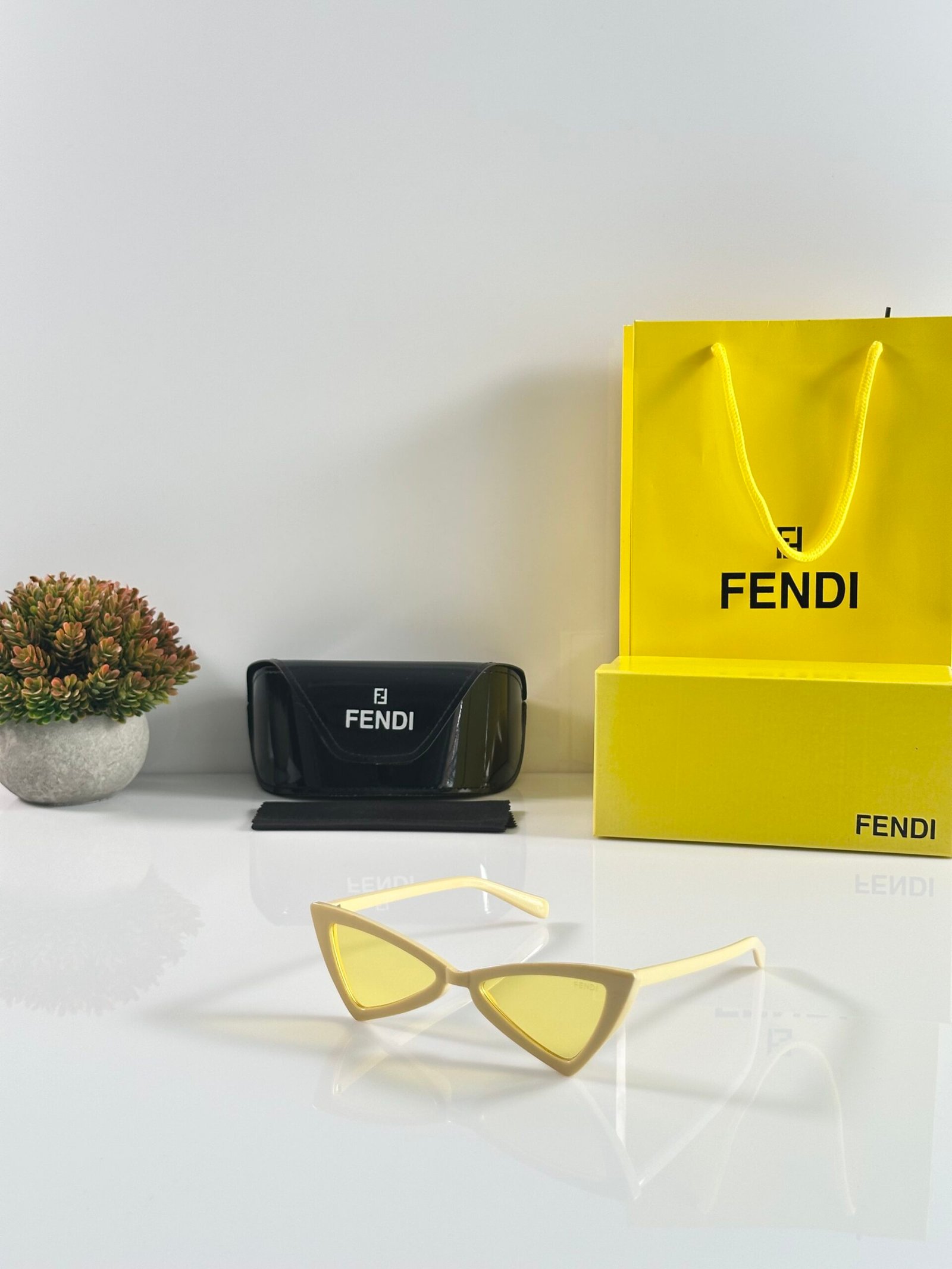 FendiWMNS 208 Yellow