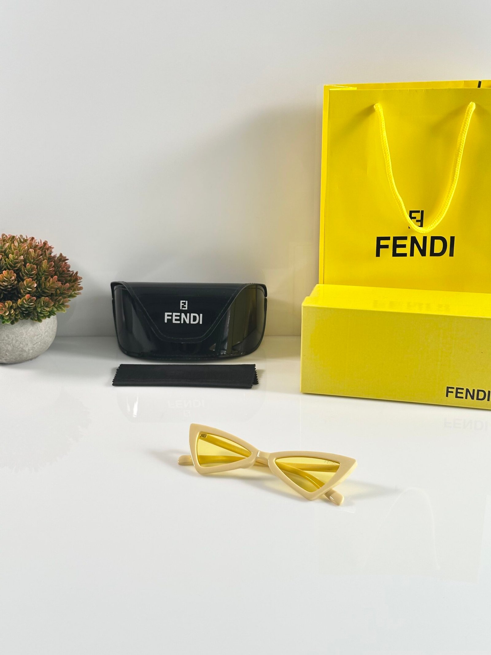 FendiWMNS 208 Yellow - Image 4