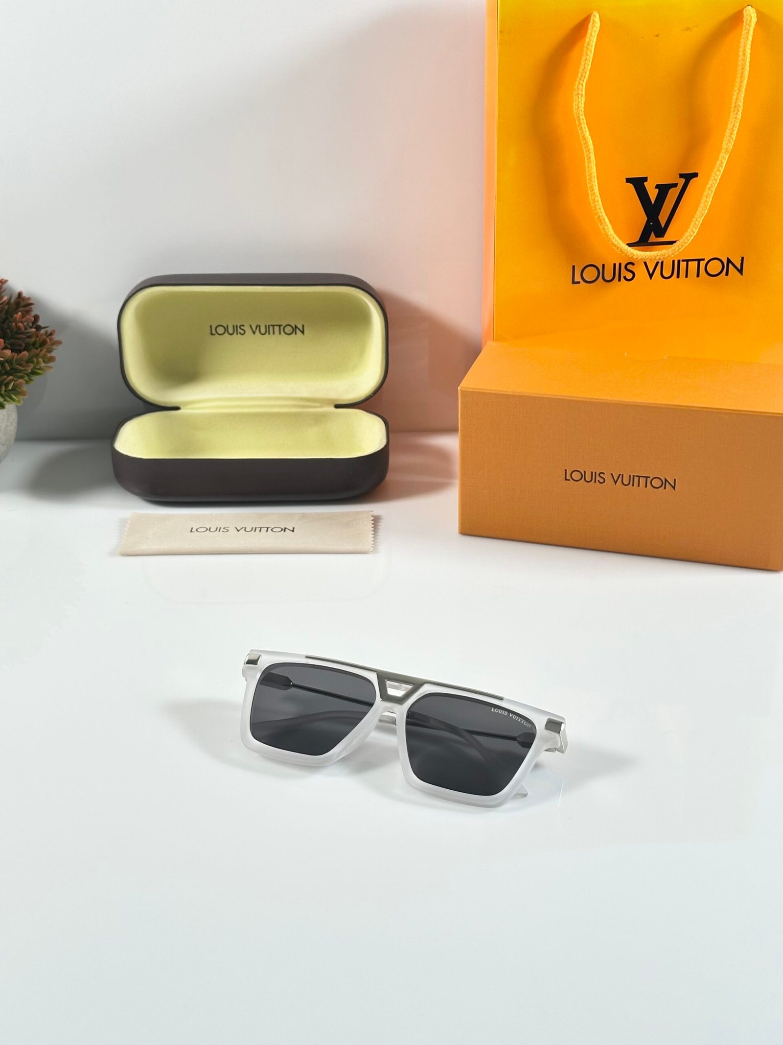 Louis_Vuitton_1230_Ice_Black - Image 4