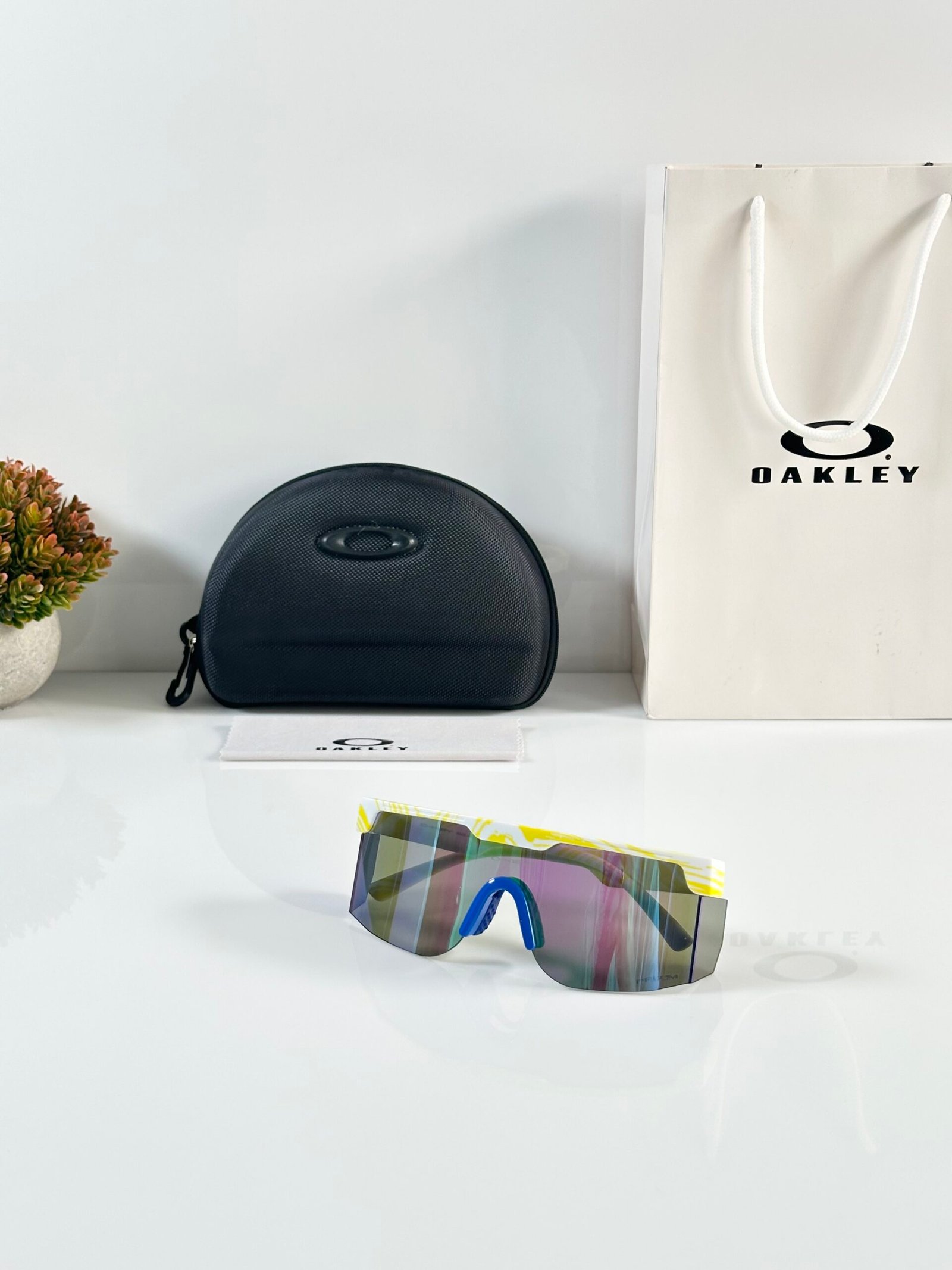 Oakley_9957_Yellow_Blue_Revo - Image 4