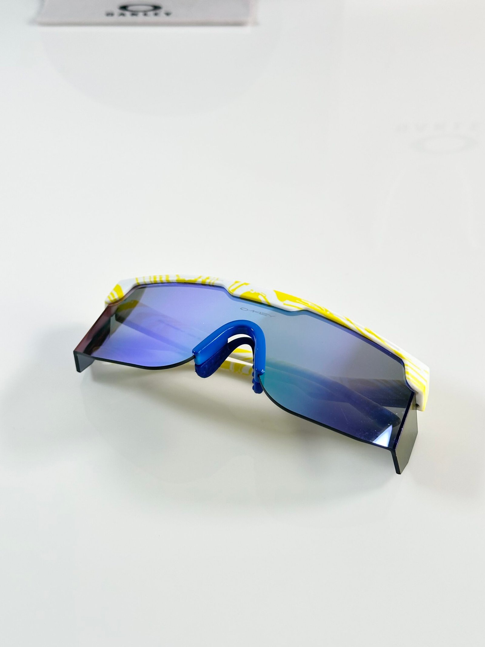 Oakley_9957_Yellow_Blue_Revo - Image 3