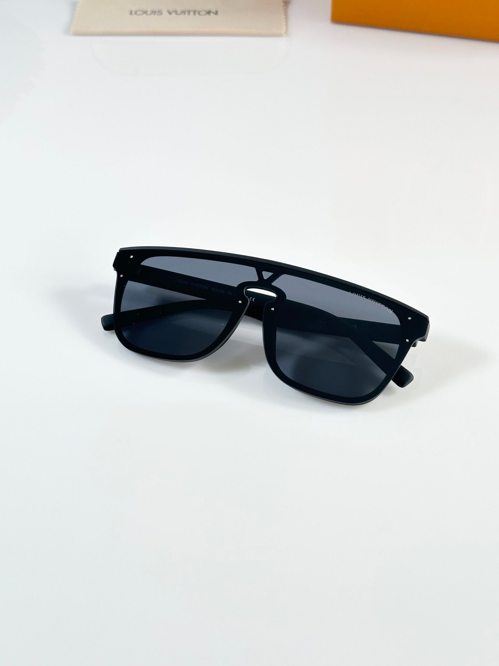 Louis_Vuitton_1822_Black - Image 3