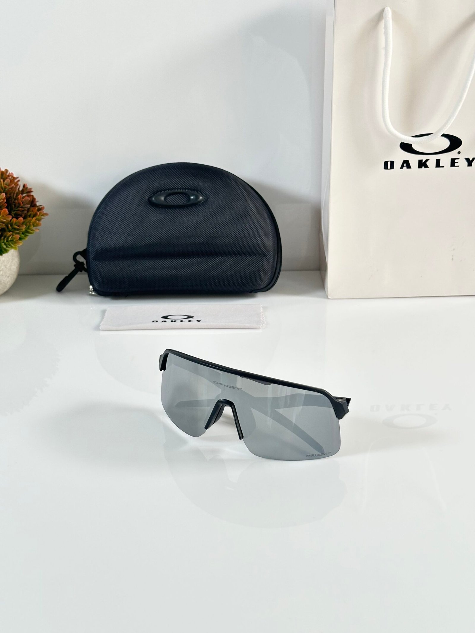 Okley 9463 Black Silver Mercury - Image 4
