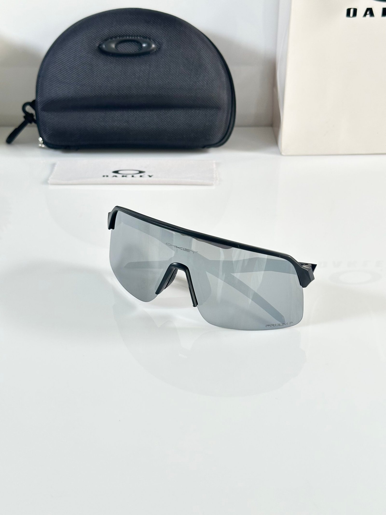 Okley 9463 Black Silver Mercury - Image 3