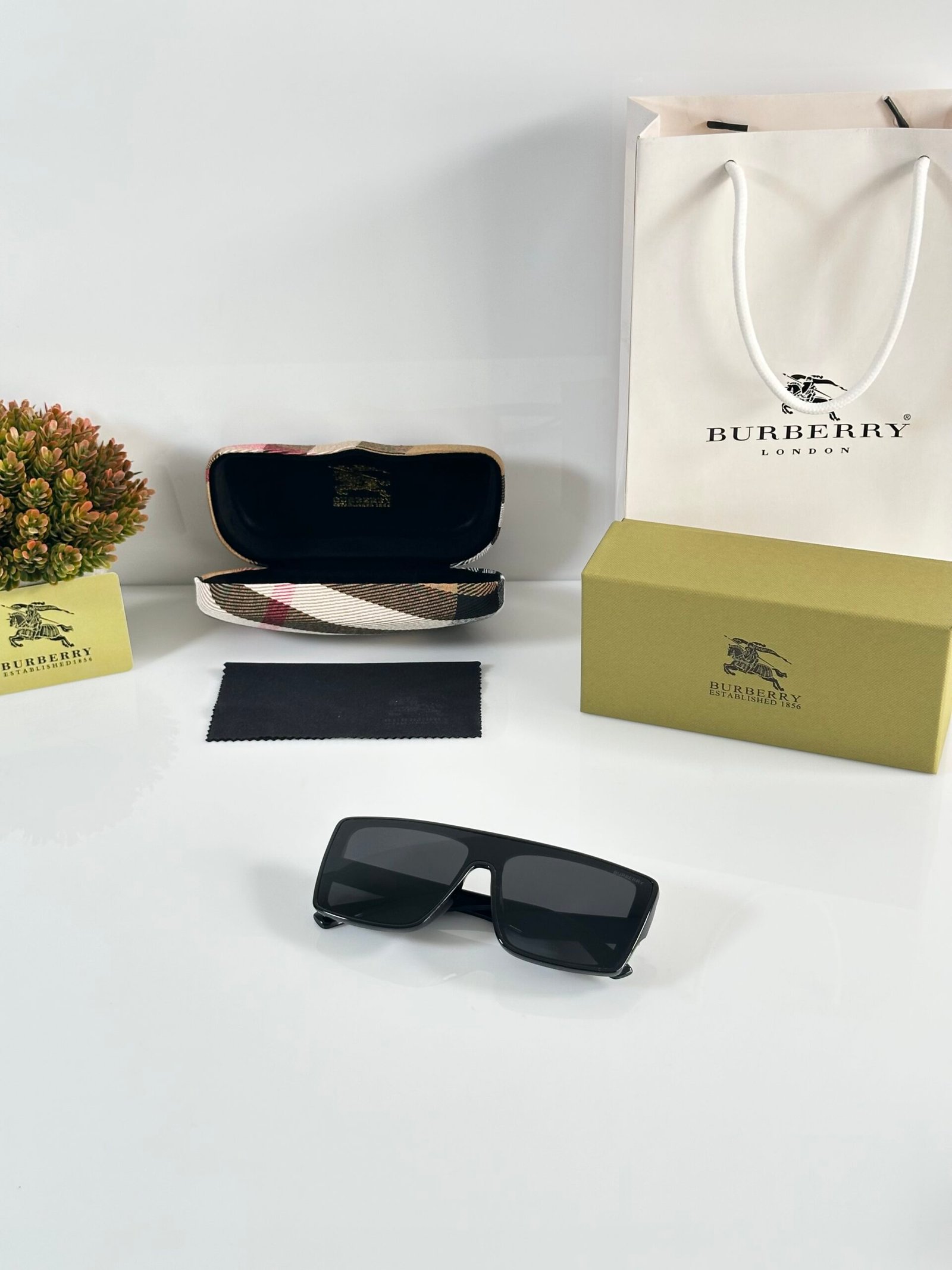 Burberry_9059_Black - Image 4