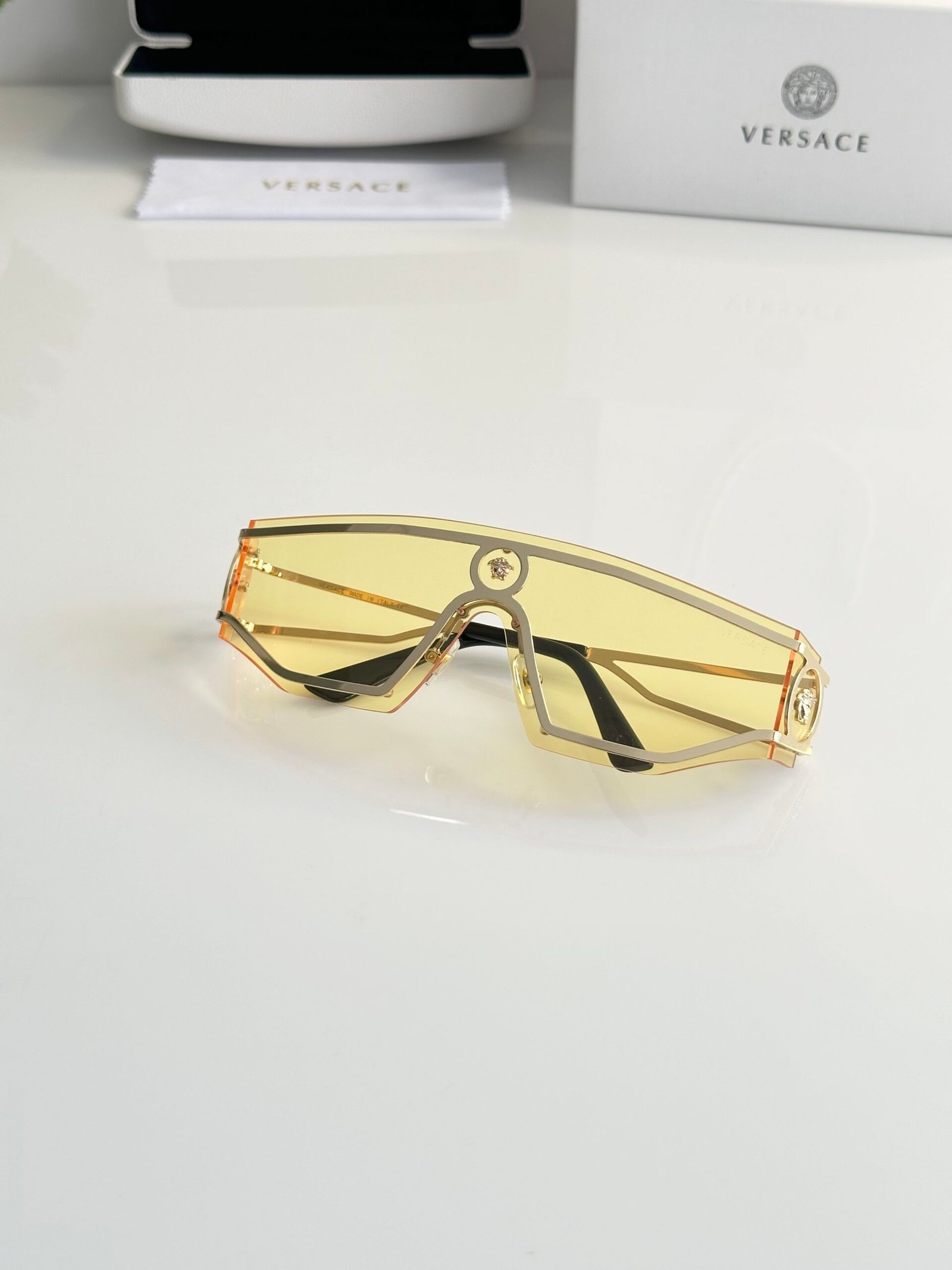 Versace 8037 Gold Yellow - Image 3
