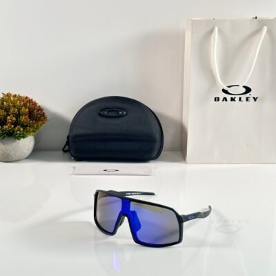 Oakley_9406_Black_Blue_Revo