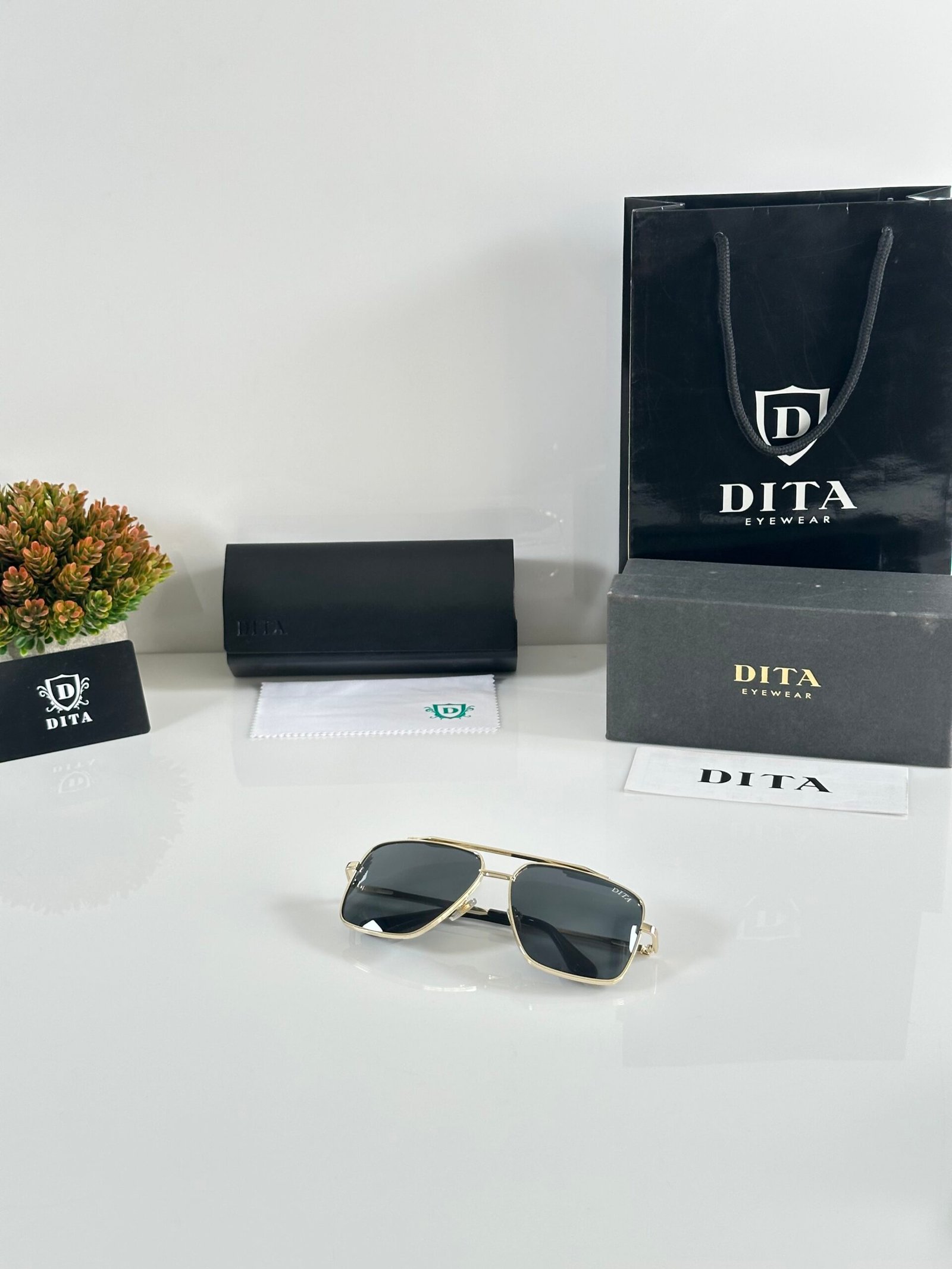 Dita 001 Gold Black - Image 4