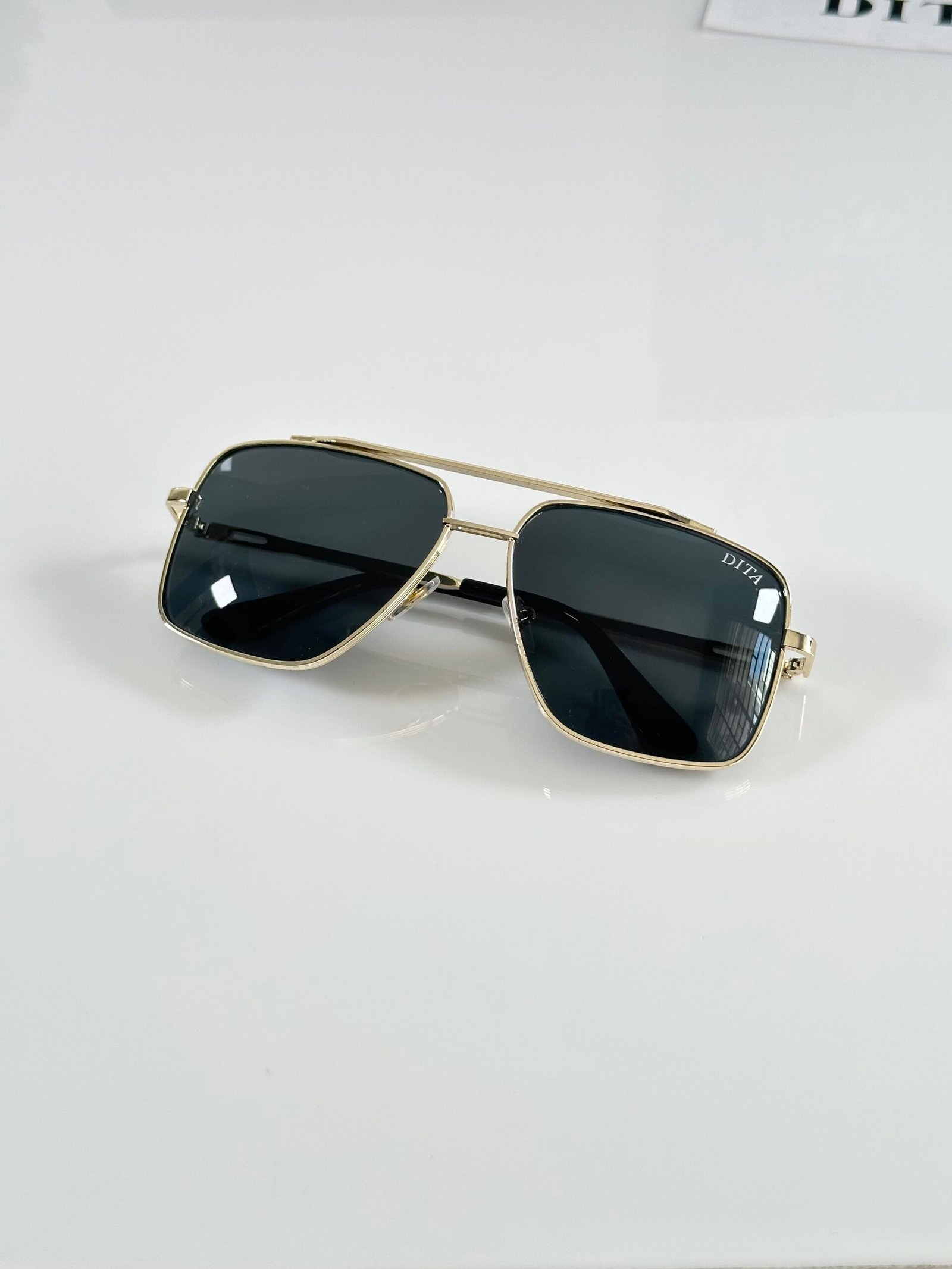 Dita 001 Gold Black - Image 3