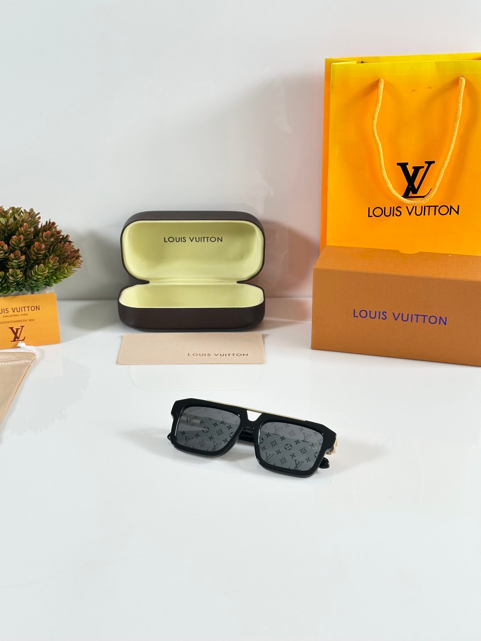 Louis_Vuitton_121_Printed_Gold_Black - Image 4