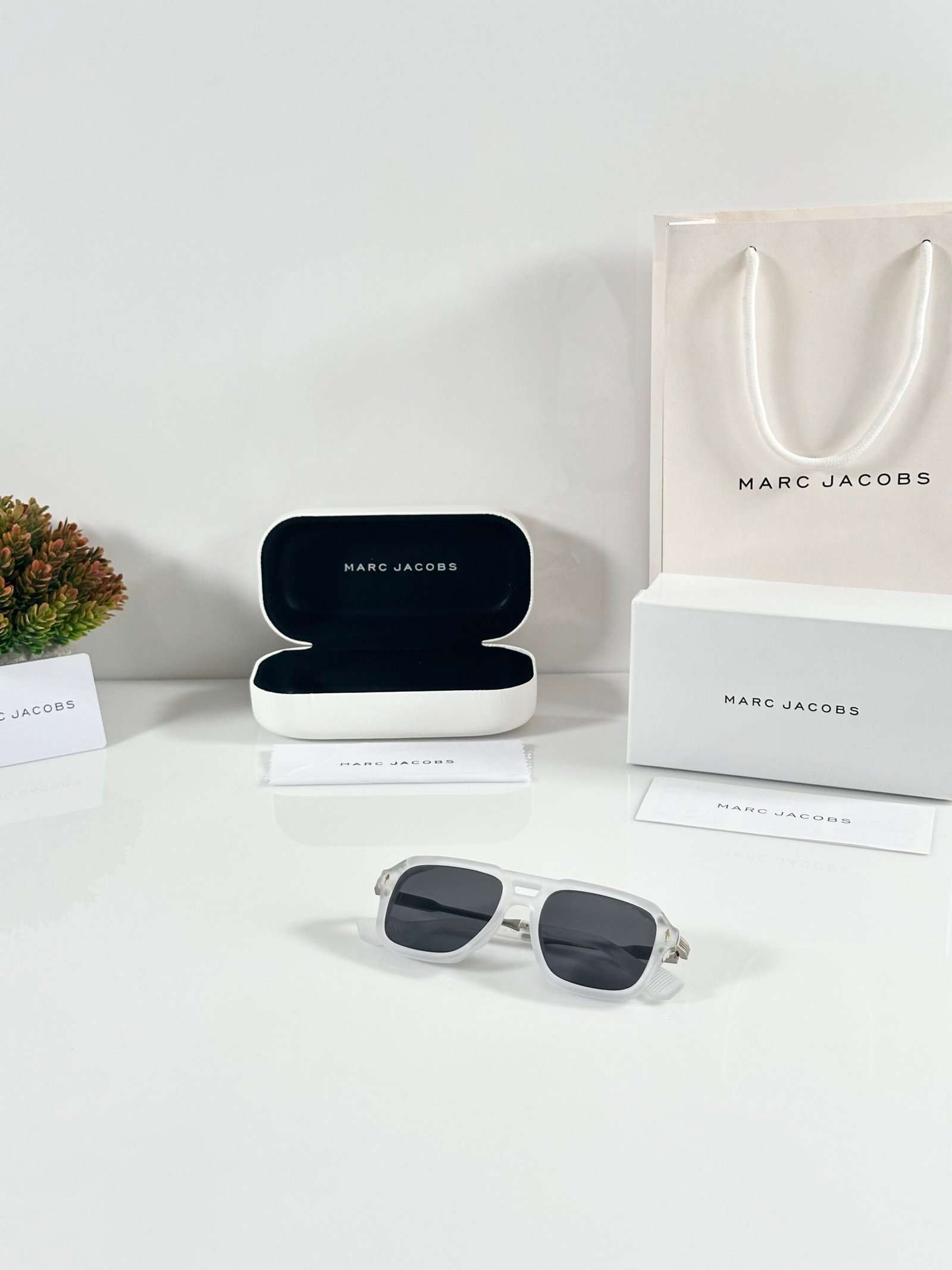 Marc Jacobs 1137 Ice Black - Image 4