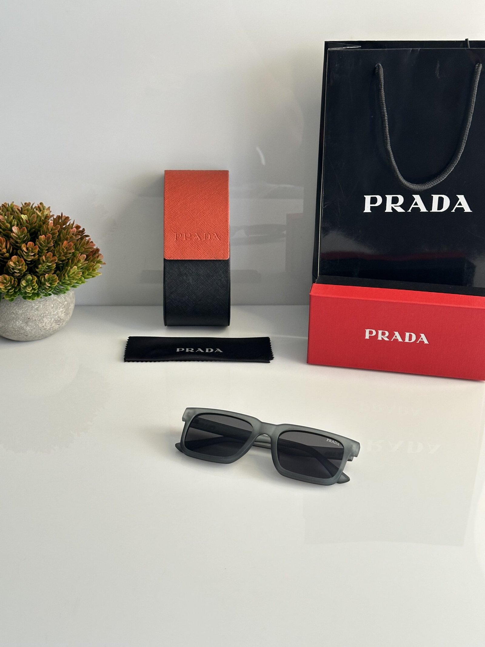 Prada_25_Grey - Image 4
