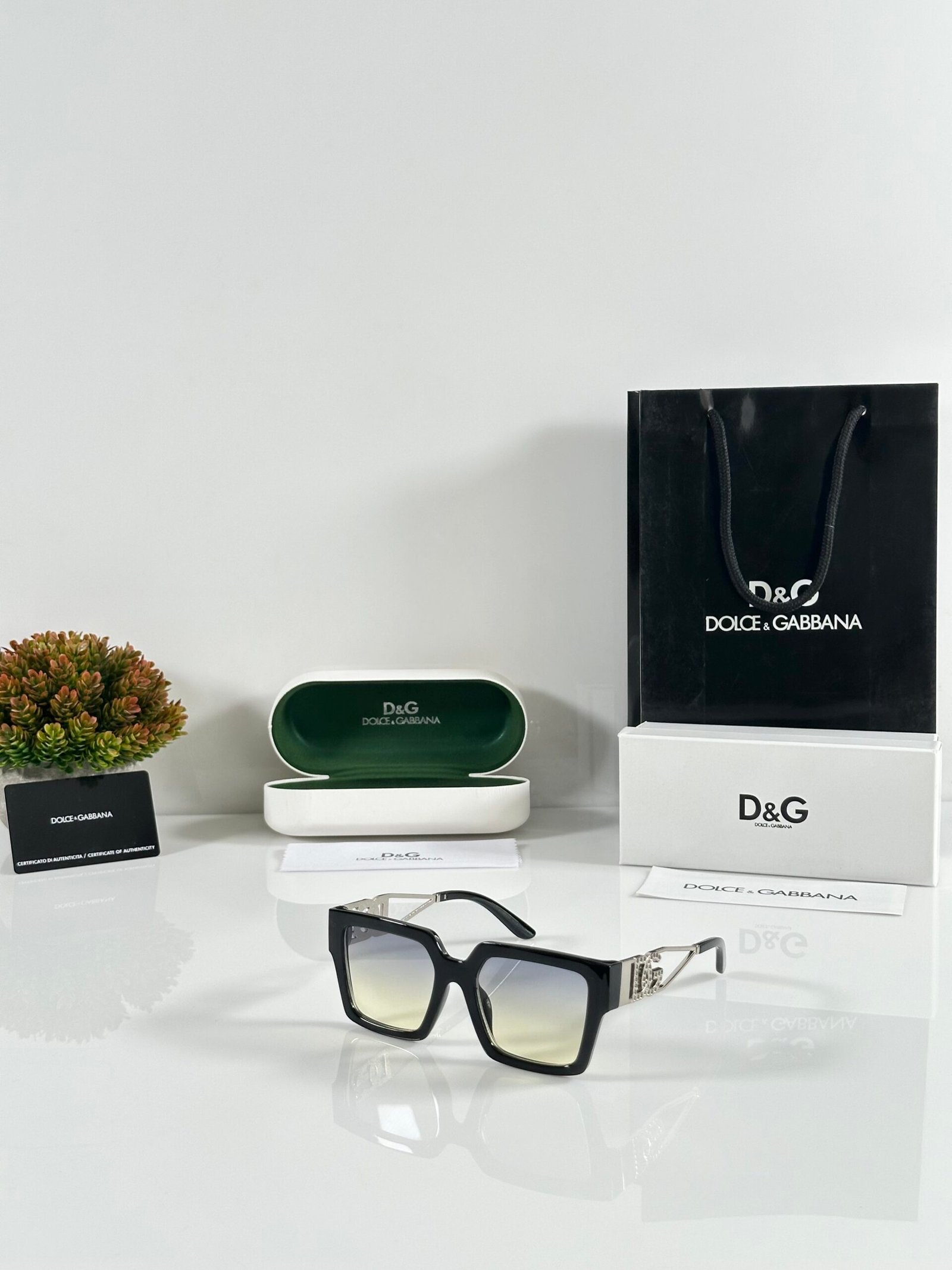 D&G 8932 Silver Black Green DC