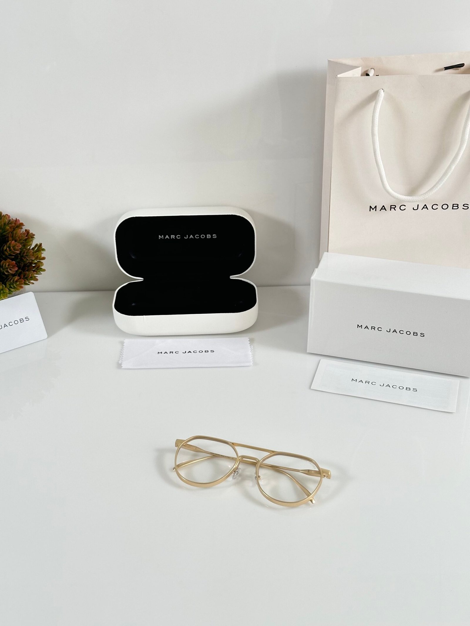 Marc Jacobs 9025 Gold Frame - Image 4