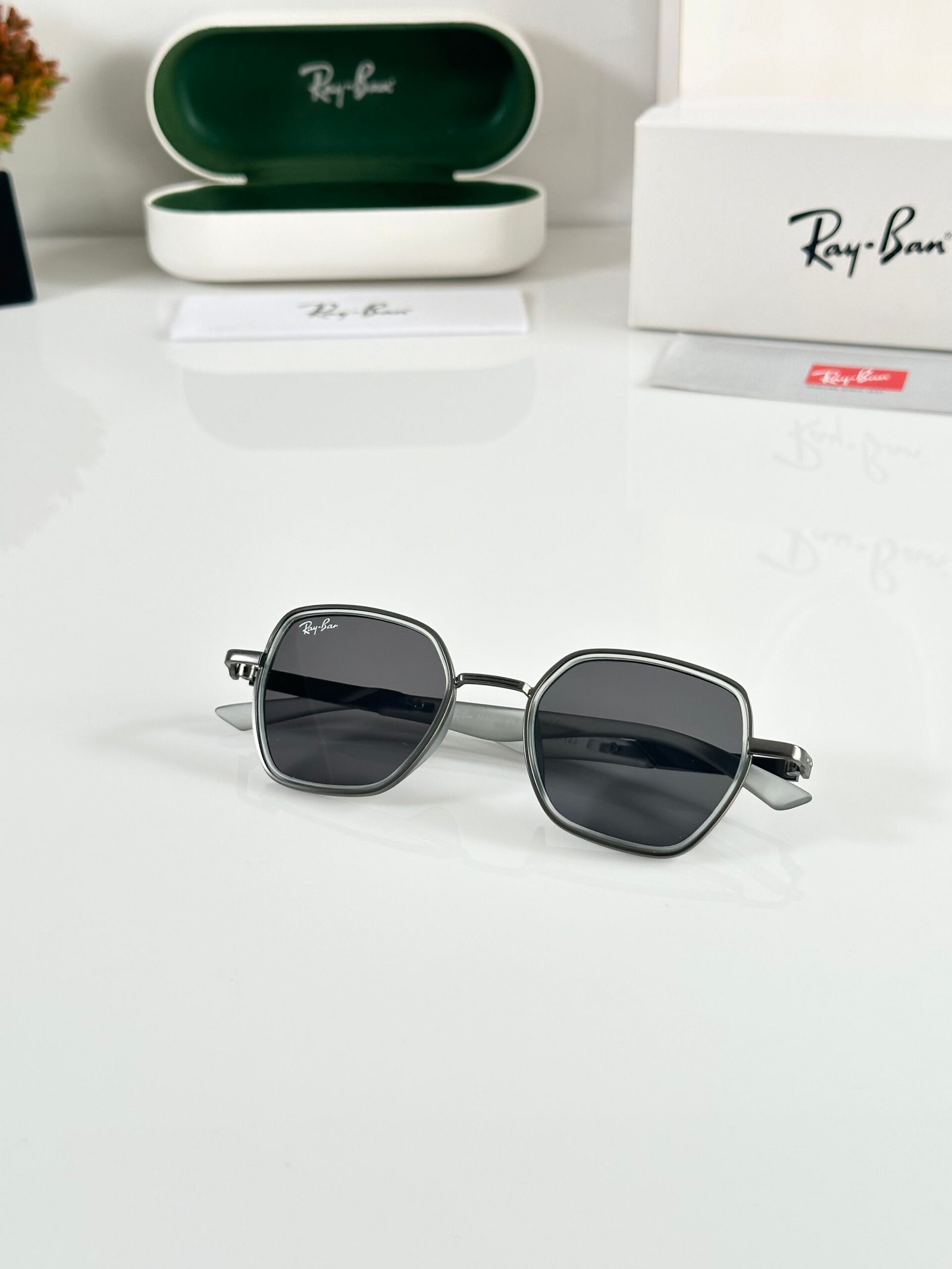 Rayban 3622 Grey - Image 3