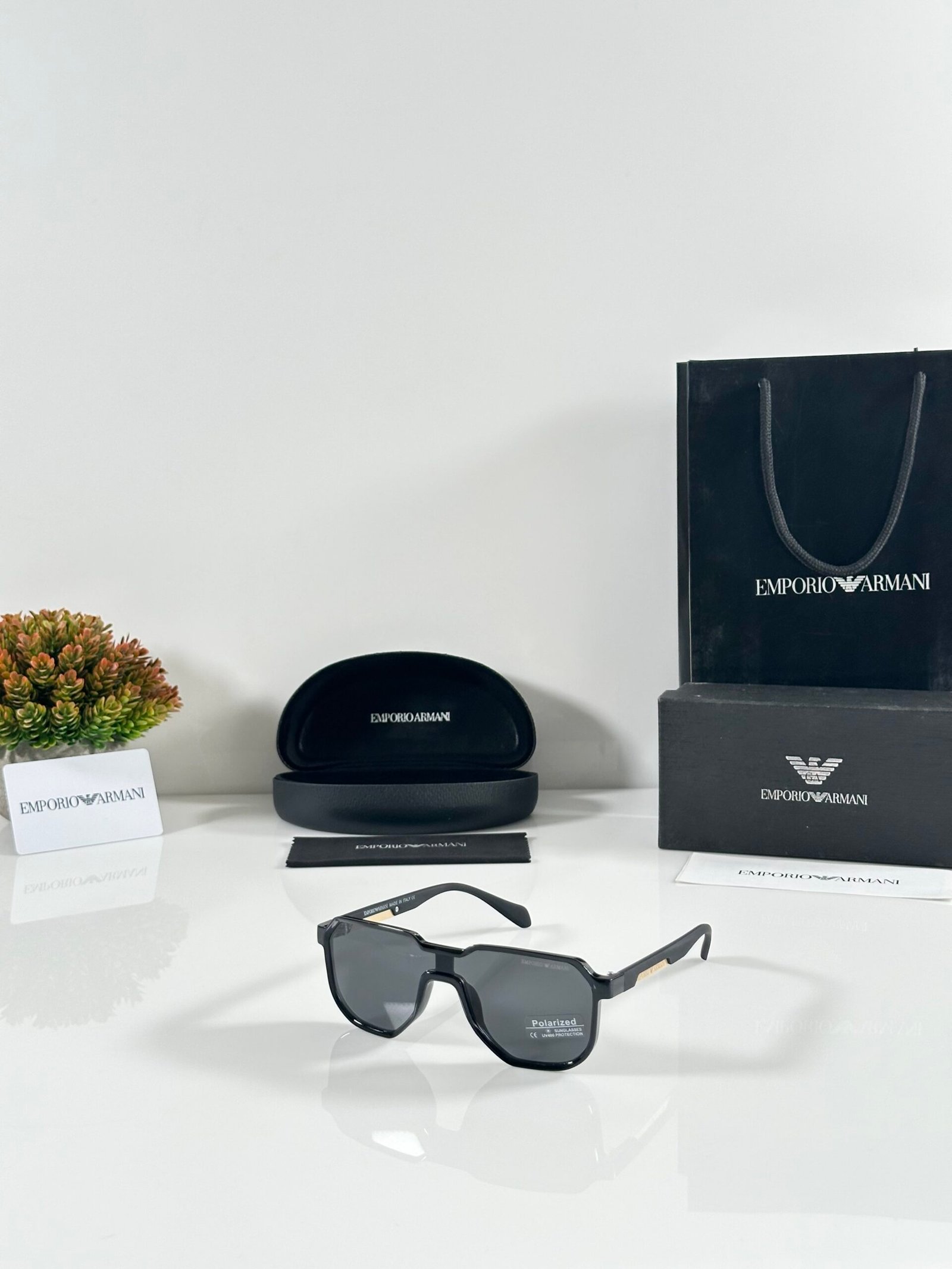 Emporio_Arma_219_Gold_Black