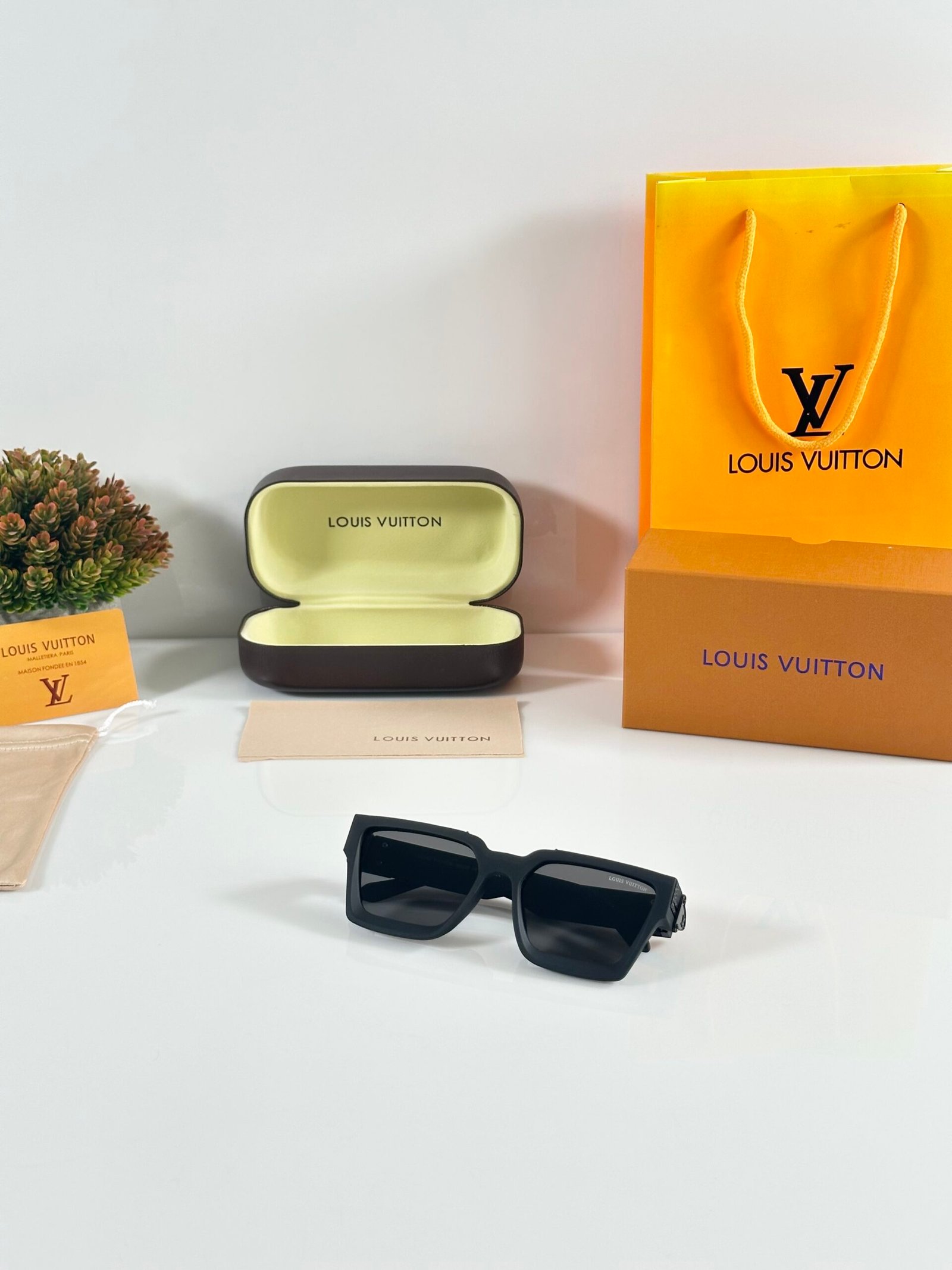 LV 96006 Mate Black - Image 4