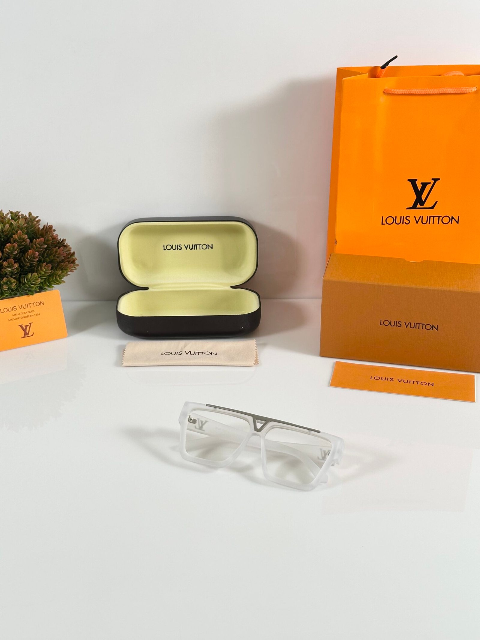 Louis_Vuitton_1502_Ice_Day - Image 4