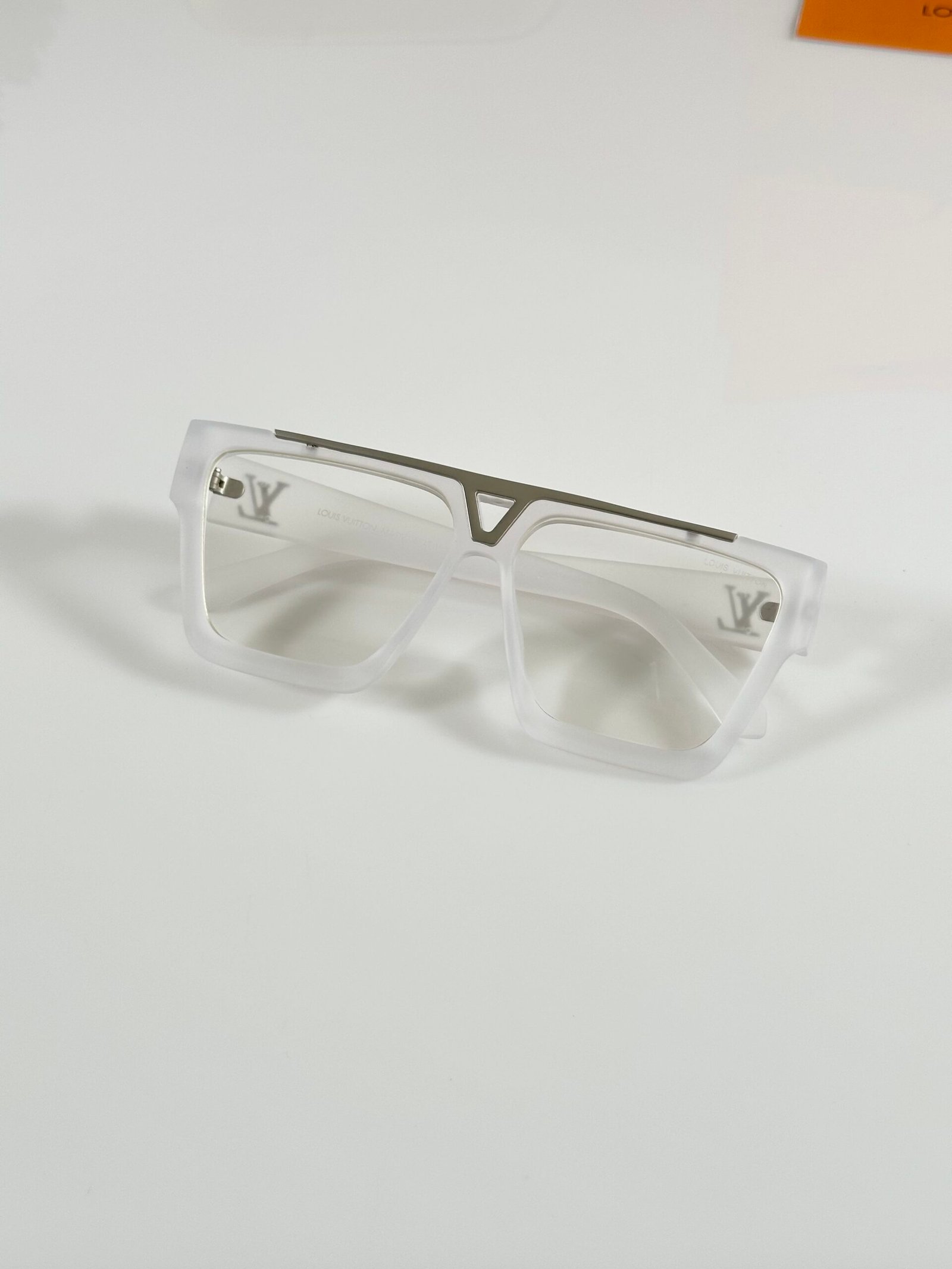 Louis_Vuitton_1502_Ice_Day - Image 3