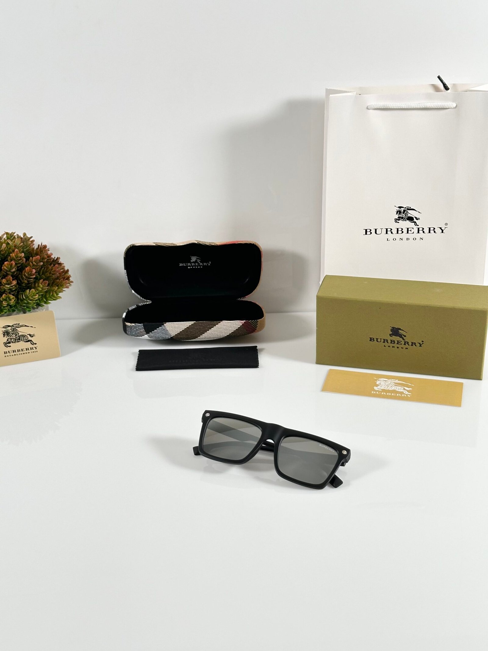 Burberry_8769_Black_Silver_Mercury - Image 4
