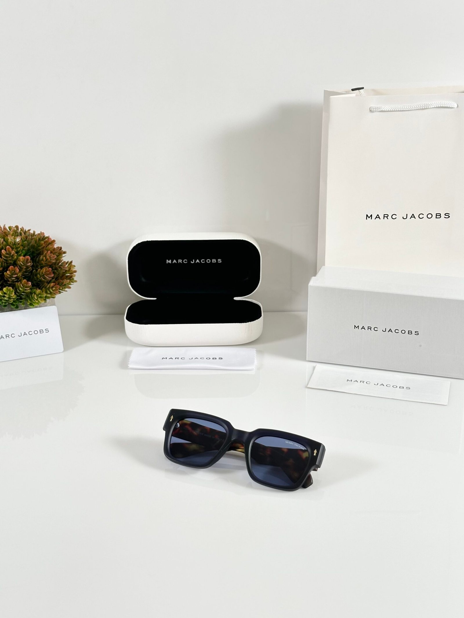 Marc Jacobs 1126 Tiger Blue - Image 4