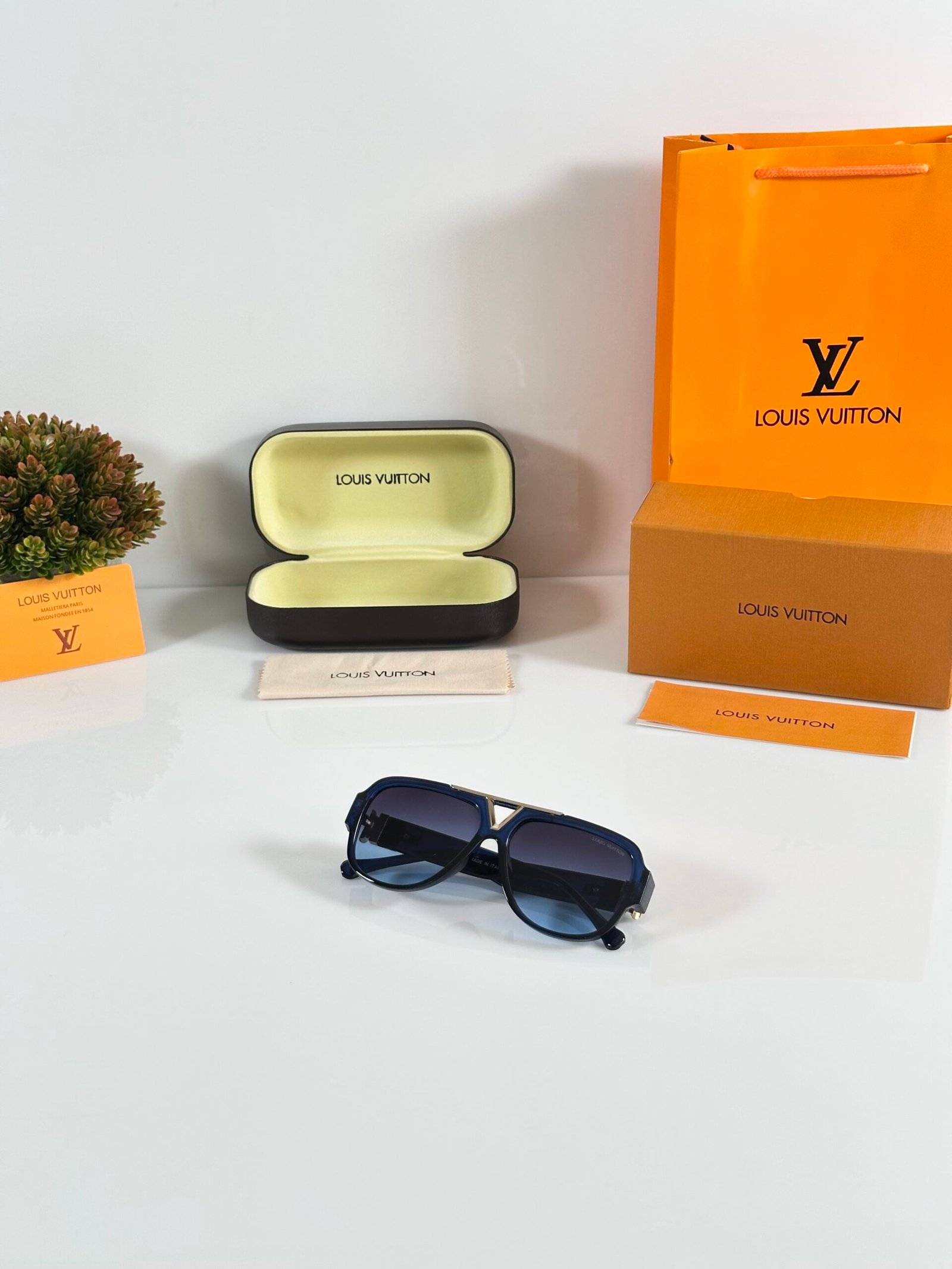 Louis_Vuitton_105_Blue - Image 4