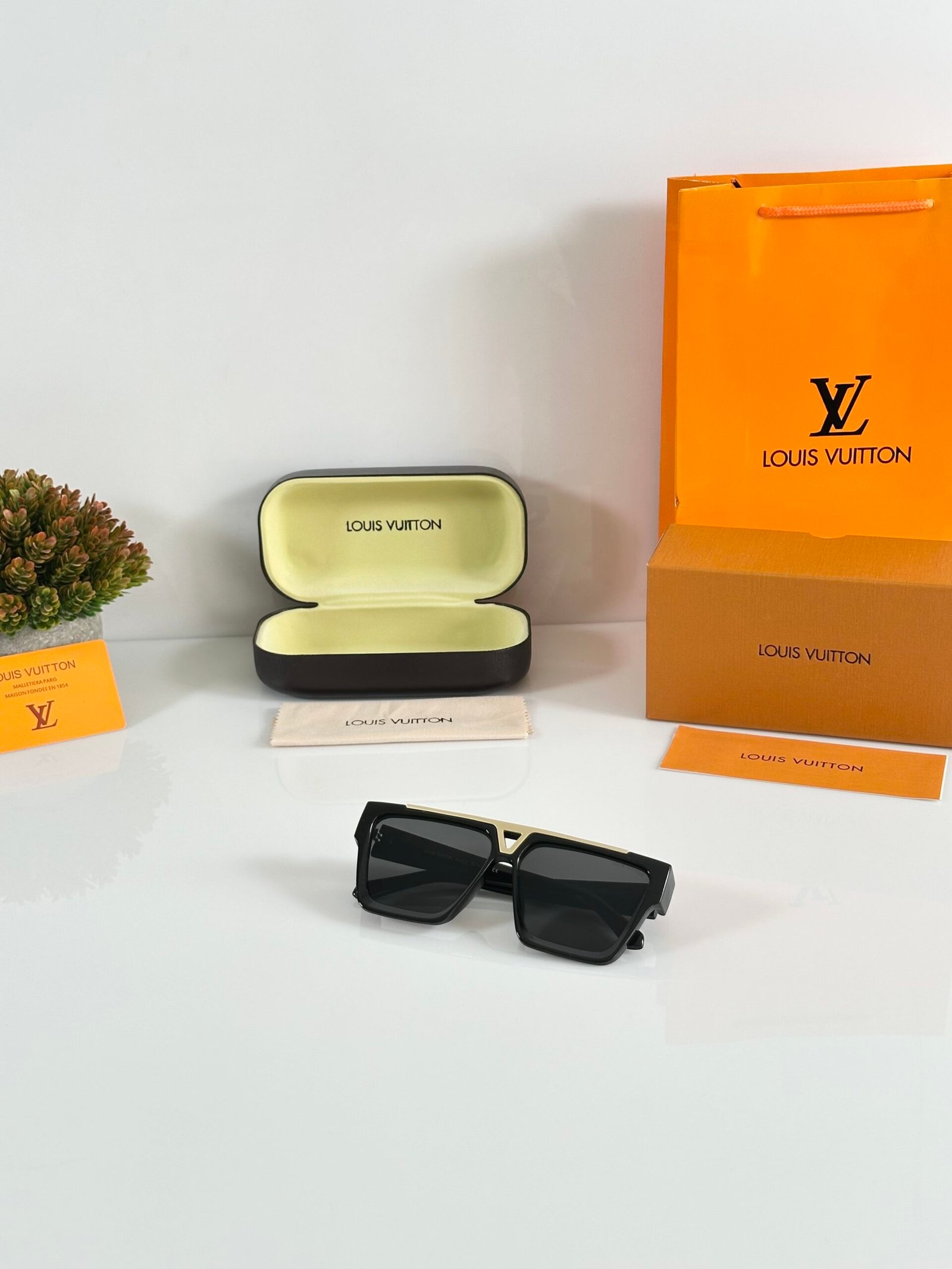 LV 1502 Gold Black - Image 6
