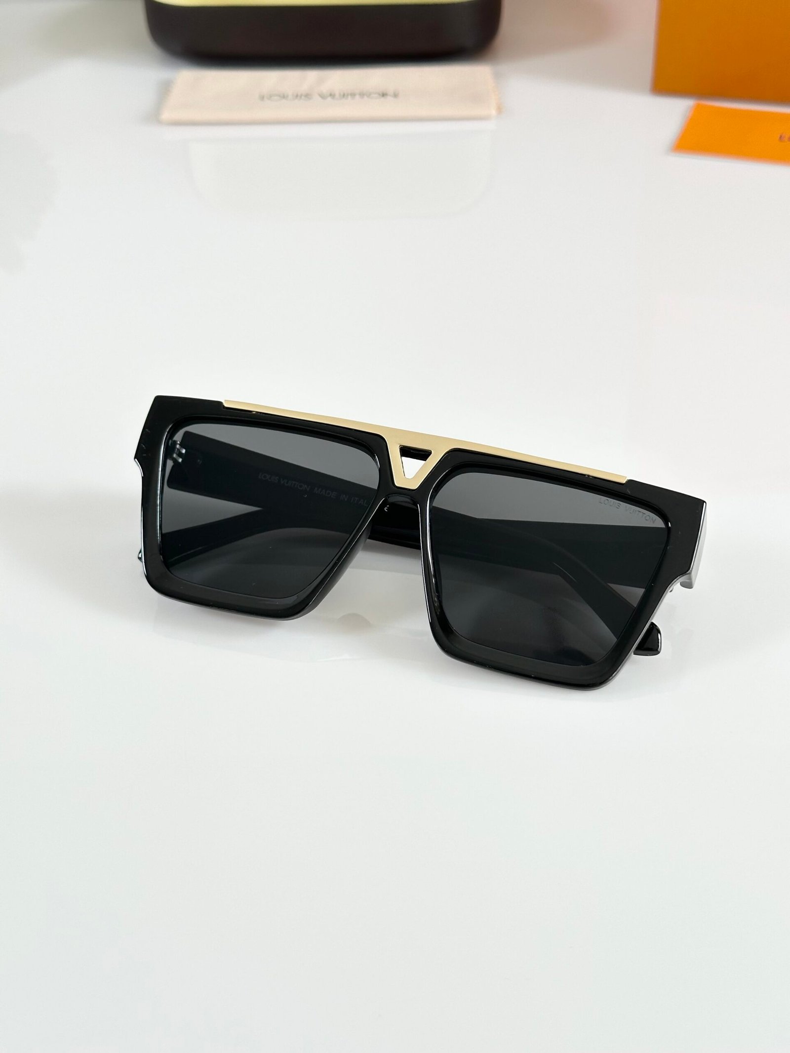 LV 1502 Gold Black - Image 5