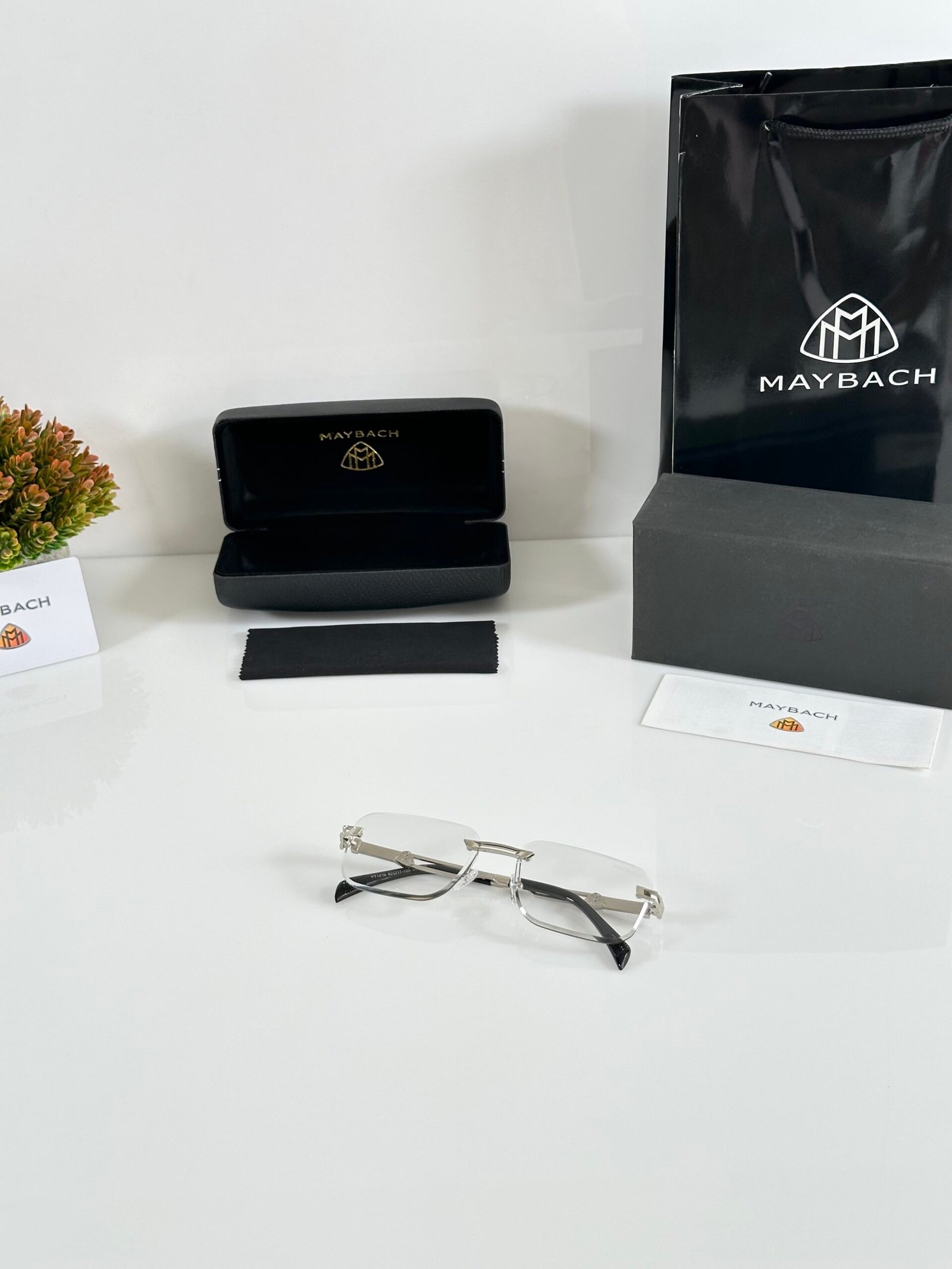 Maybach 1016 Silver Day Night Colour Changing Glass - Image 4