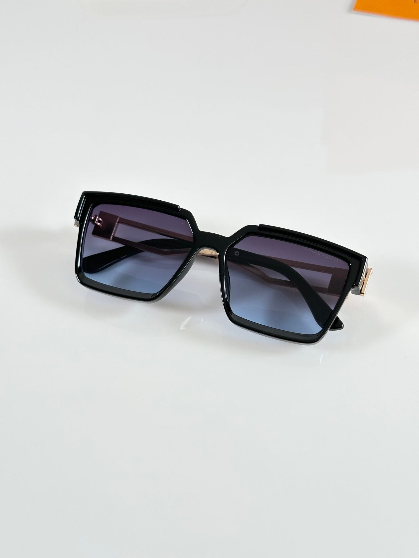Louis_Vuitton_139_Gold_Black_Blue - Image 3