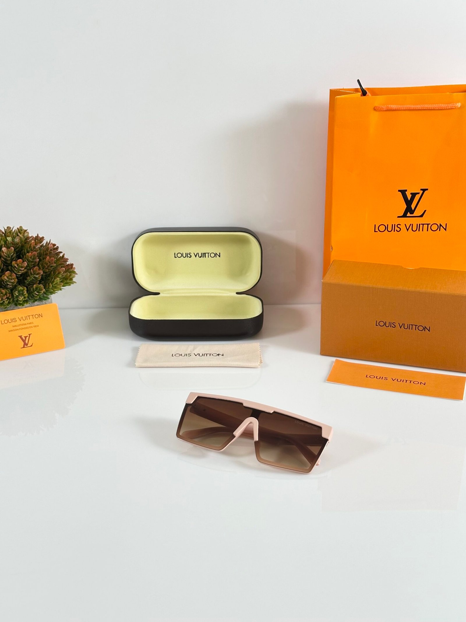 Louis_Vuitton_1012_Peach_Brown - Image 4