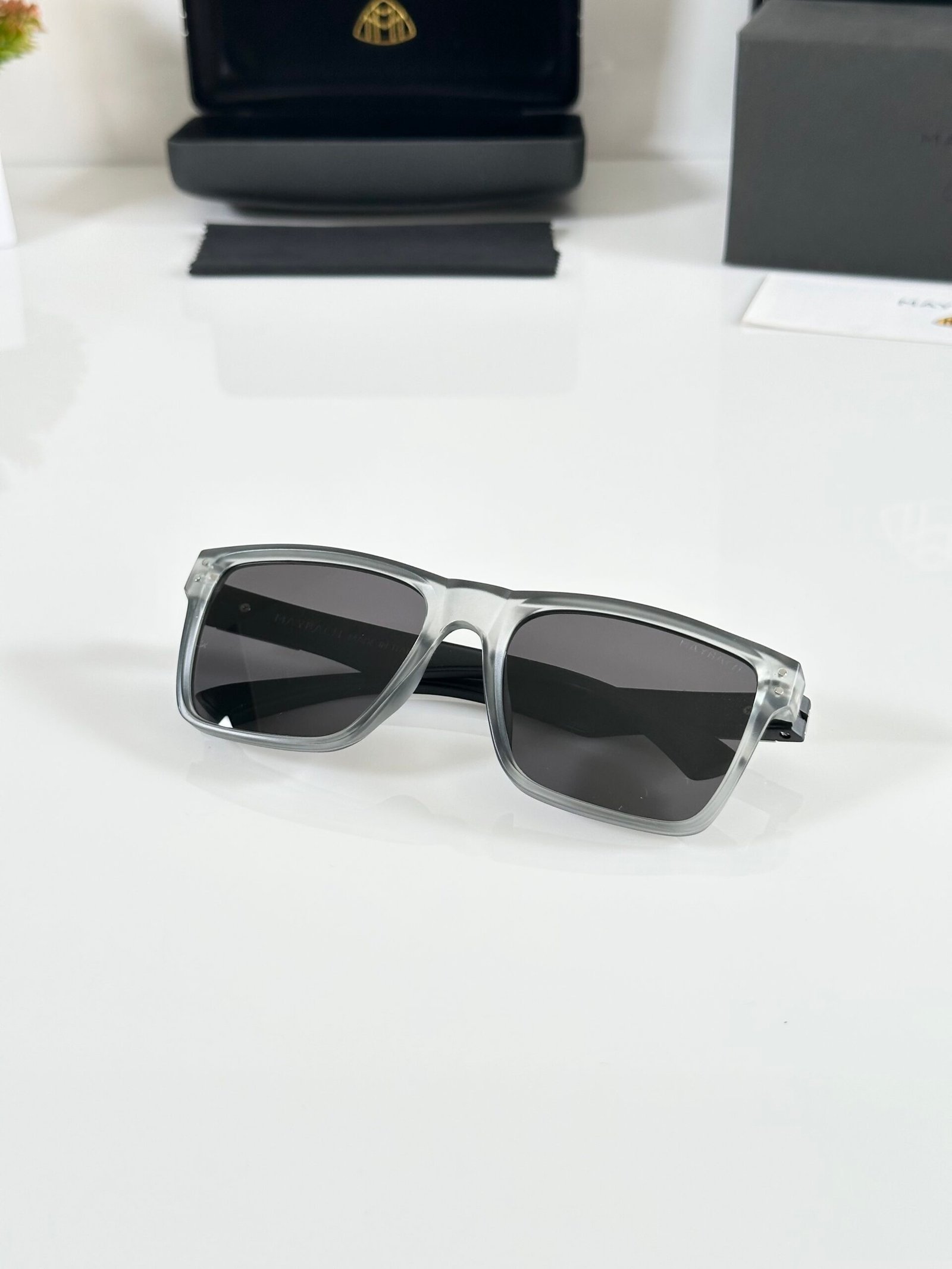 Maybach 7503 Grey Black - Image 3