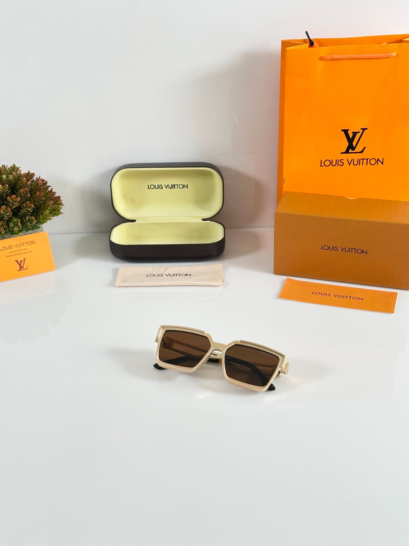 LV 139 Gold Brown - Image 4