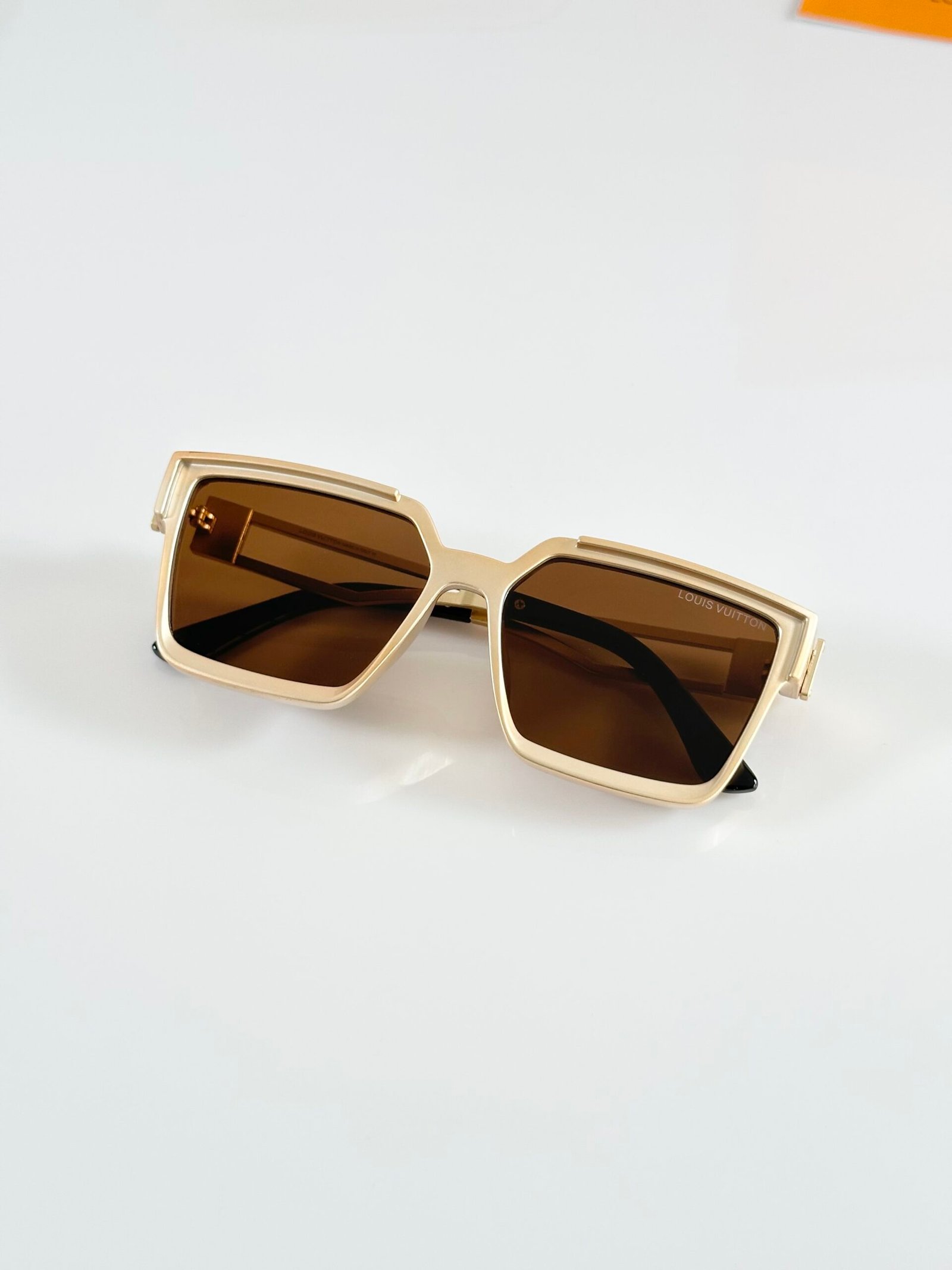 LV 139 Gold Brown - Image 3