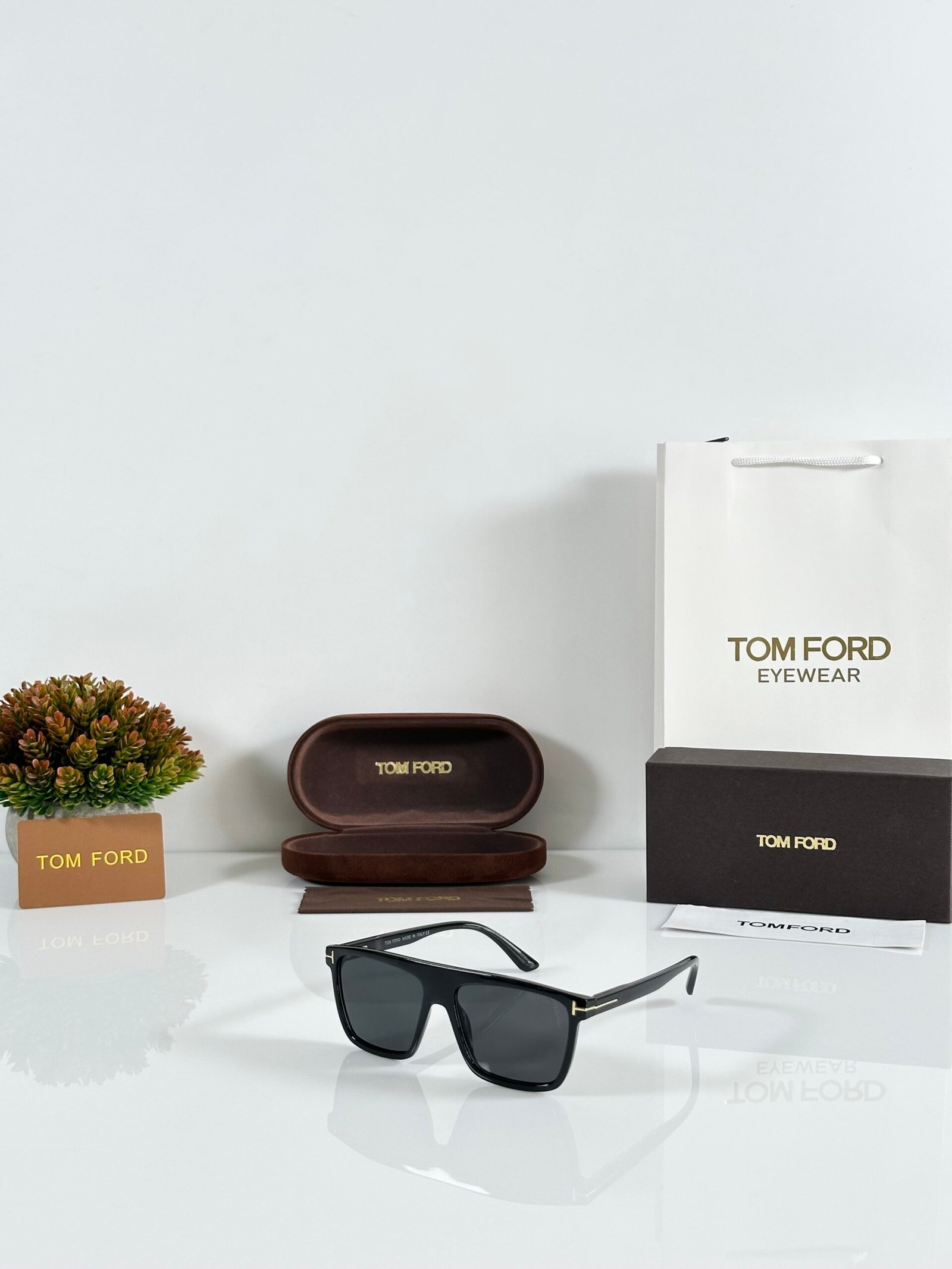 TOM 1145 Black