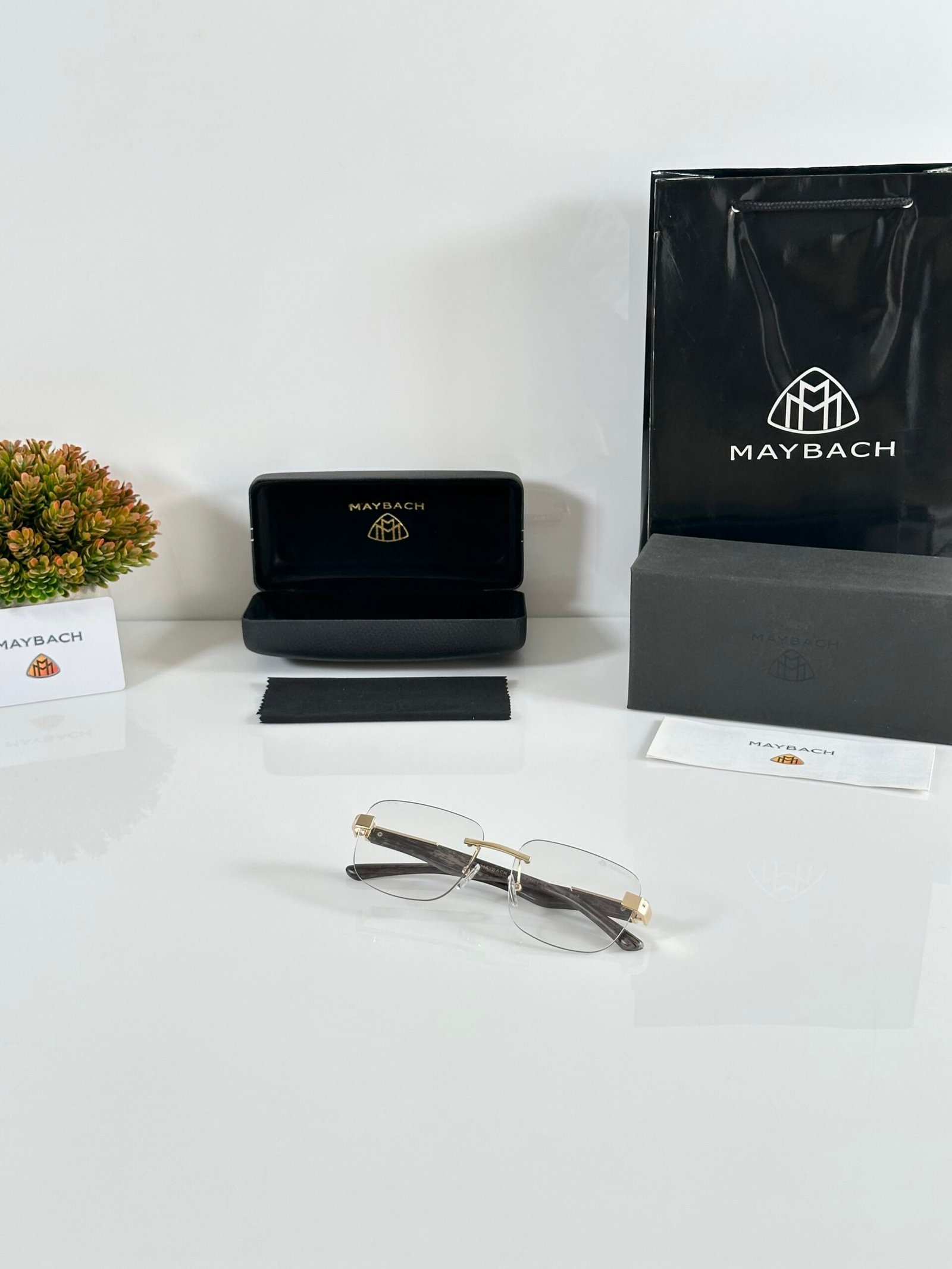 Maybach 1030 Gold Day Night Colour Changing Glass - Image 4