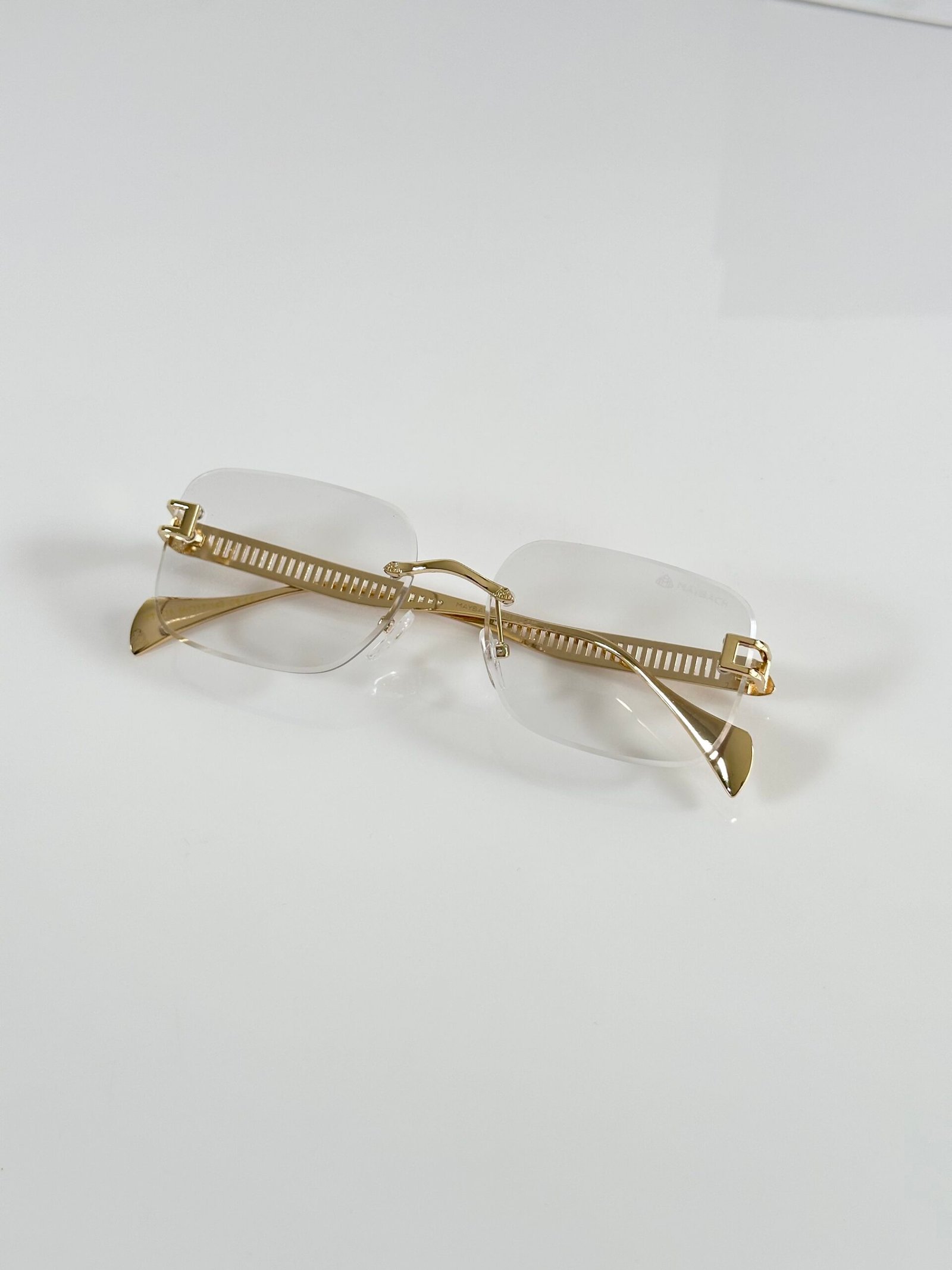 Maybach 1018 Gold Black Day Night Colour Changing Glass - Image 3