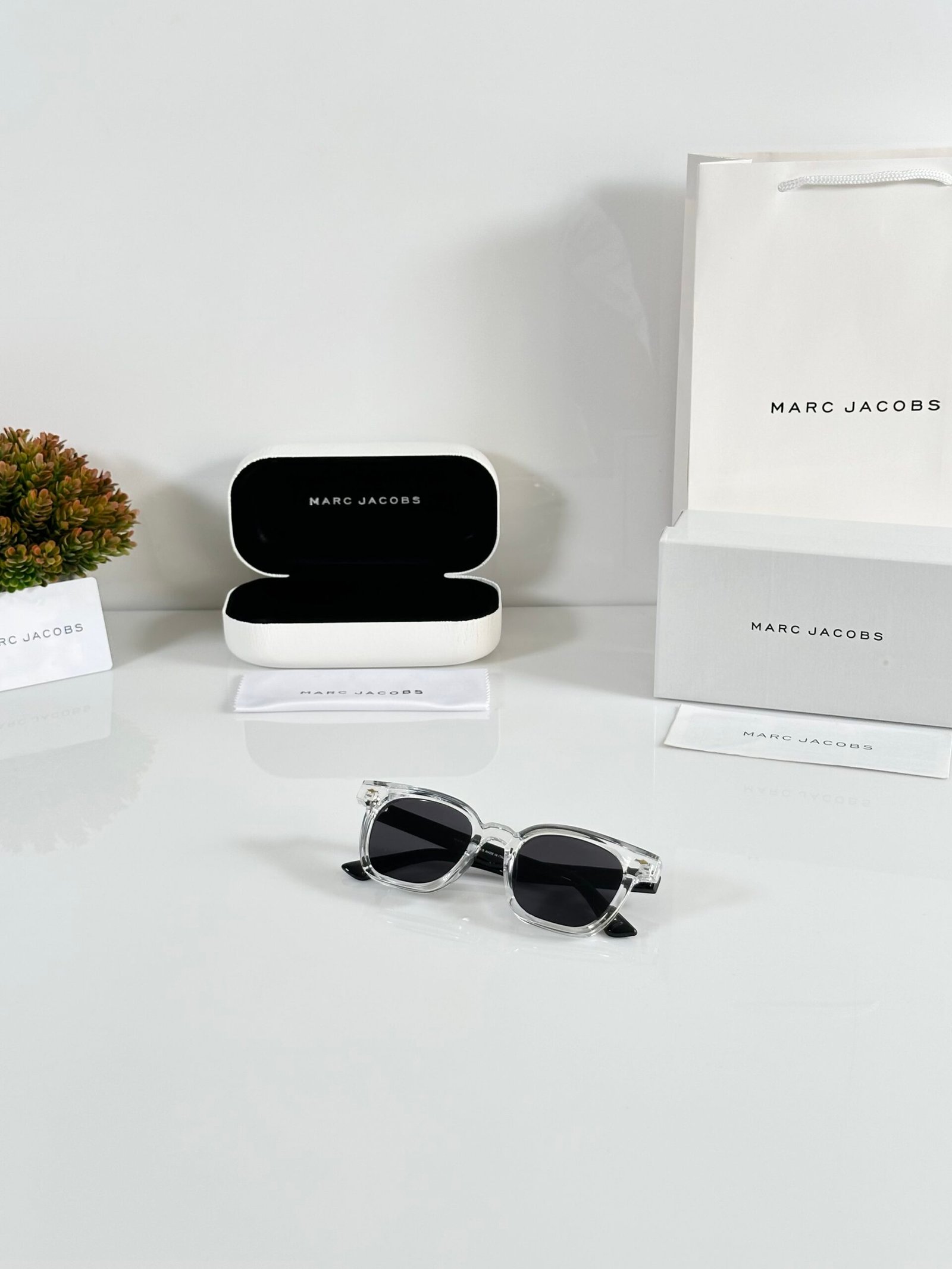Marc Jacobs 1114 Water Black - Image 4
