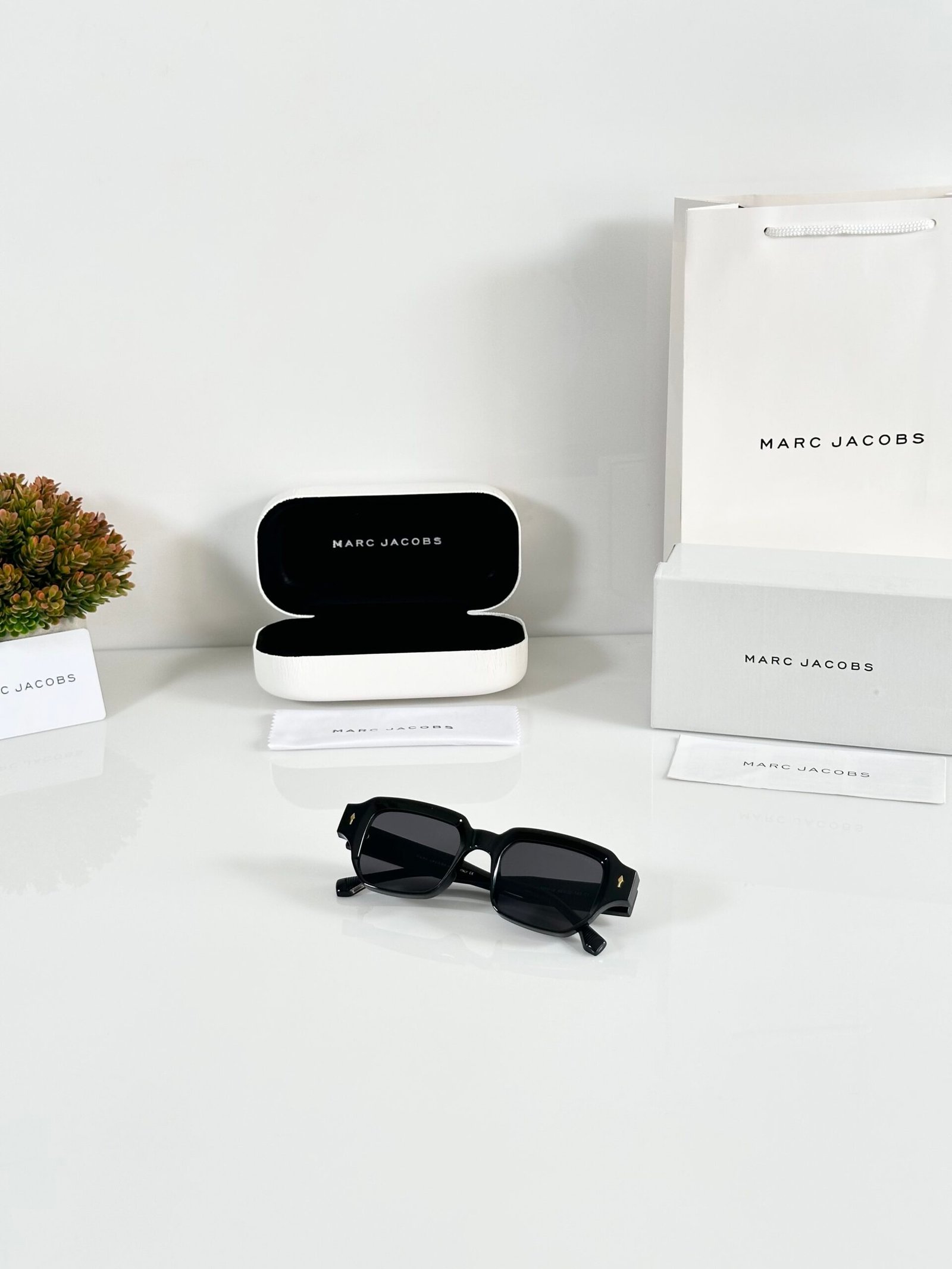 Marc Jacobs 1110 Black - Image 4