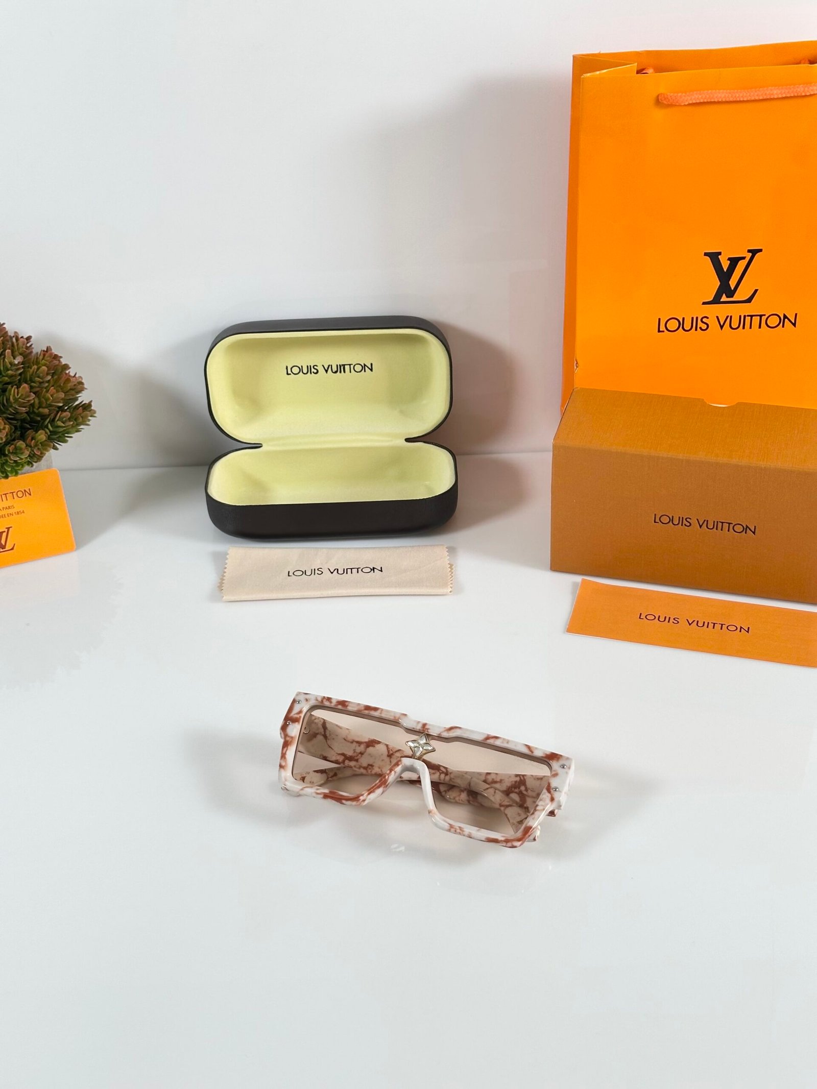Louis_Vuitton_1047_Marble_Brown_Candy - Image 4